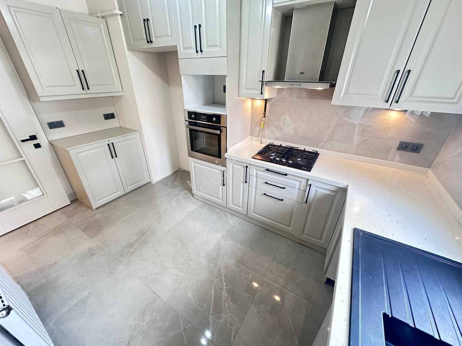 Erenköy Kaşanelerde 7/24 Güvenlikli Havuzlu Prestijli Binada - Görsel 10