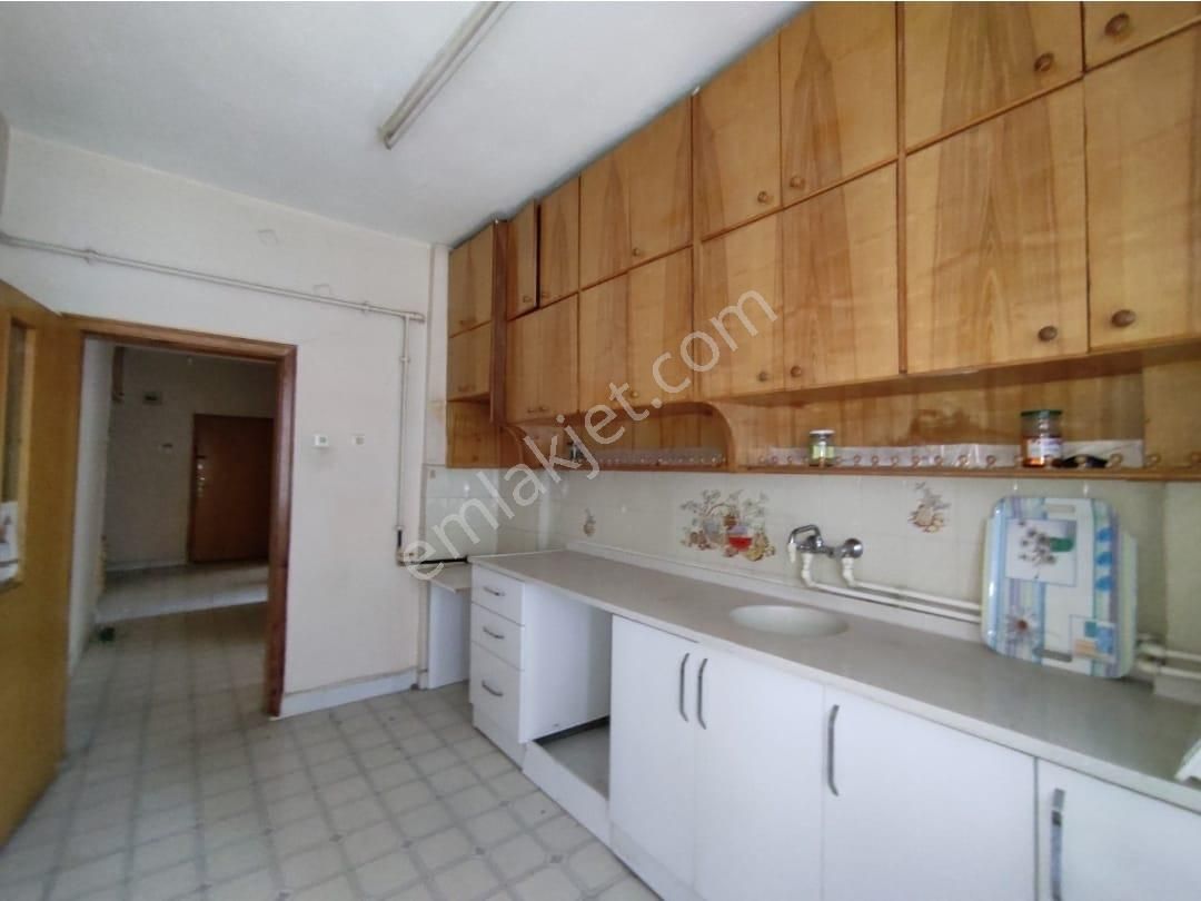 İsa Kavak Gayrimenkul'den Meram / Alavardı Kiralık 3+1 Daire - Görsel 3