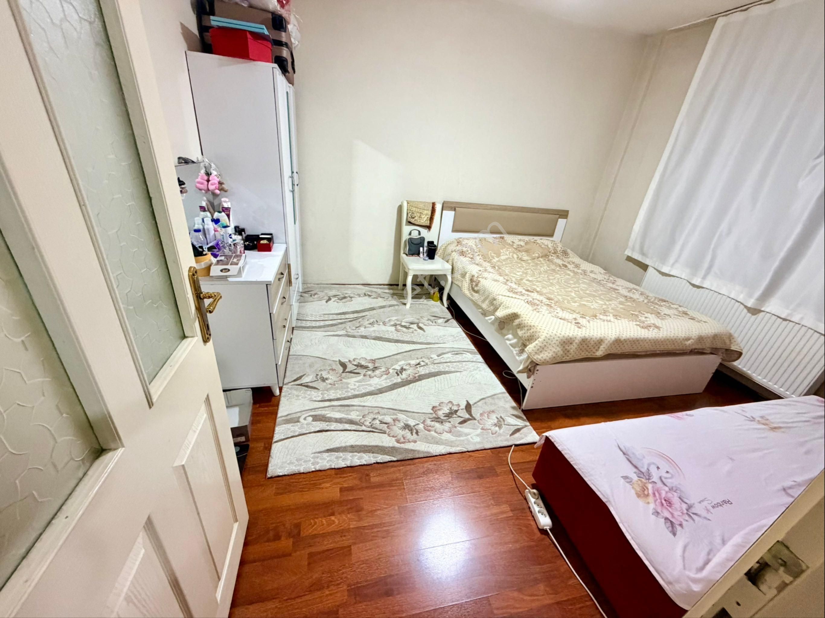 Mahmutbey Caddesi Şahin Durakta Satılık Daire Ve Dukkan 37 Hisseli 3 Kat 3.700.000₺