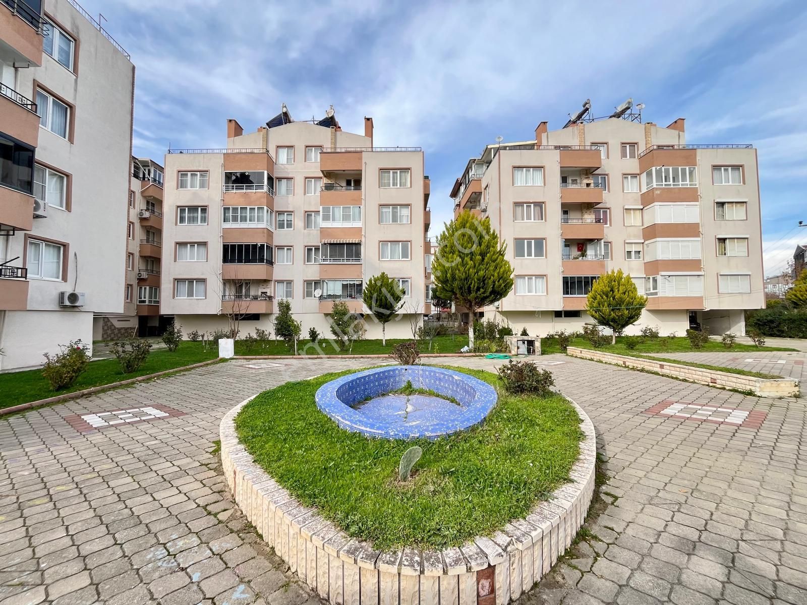 Akçay Sezgin Emlak'tan Ön Cephe Doğalgazlı Satılık 3+1 Lüx Daire