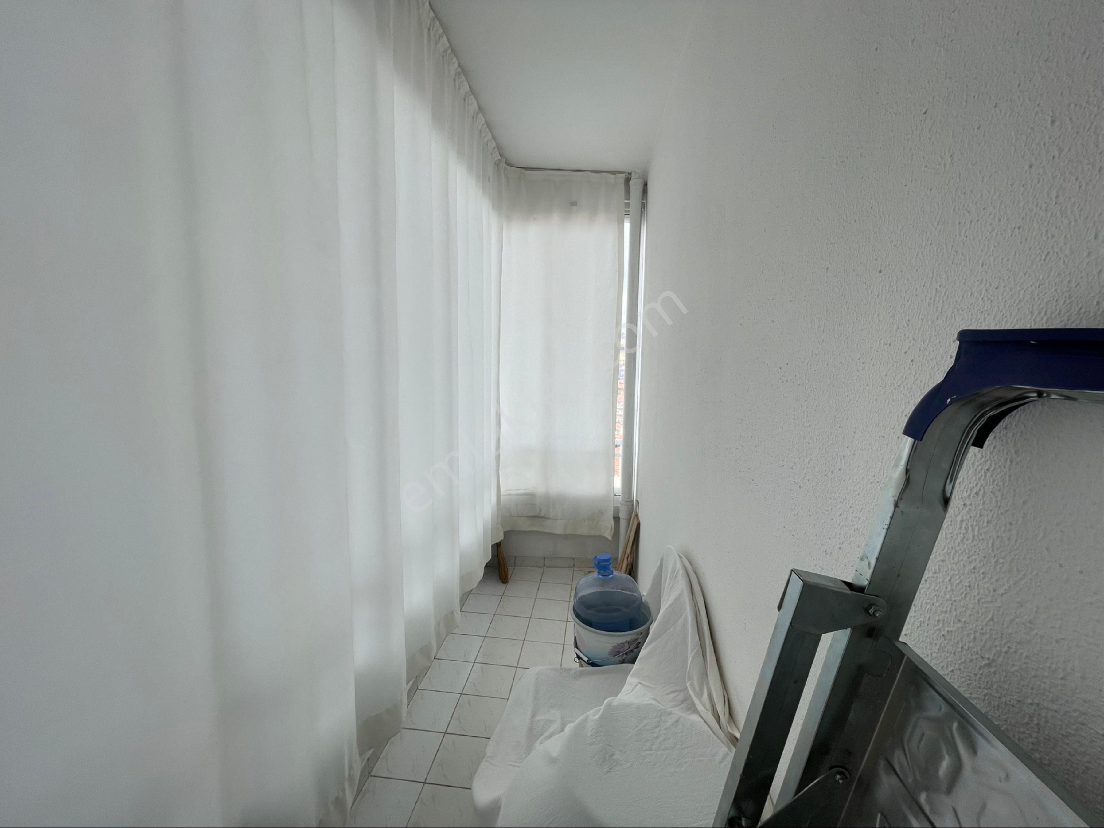 Metroya Yürüme Mesafesinde Manzaralı Ara Katta Yapılı 2+1 Acil Full Eşyalı Kiralık - Görsel 10