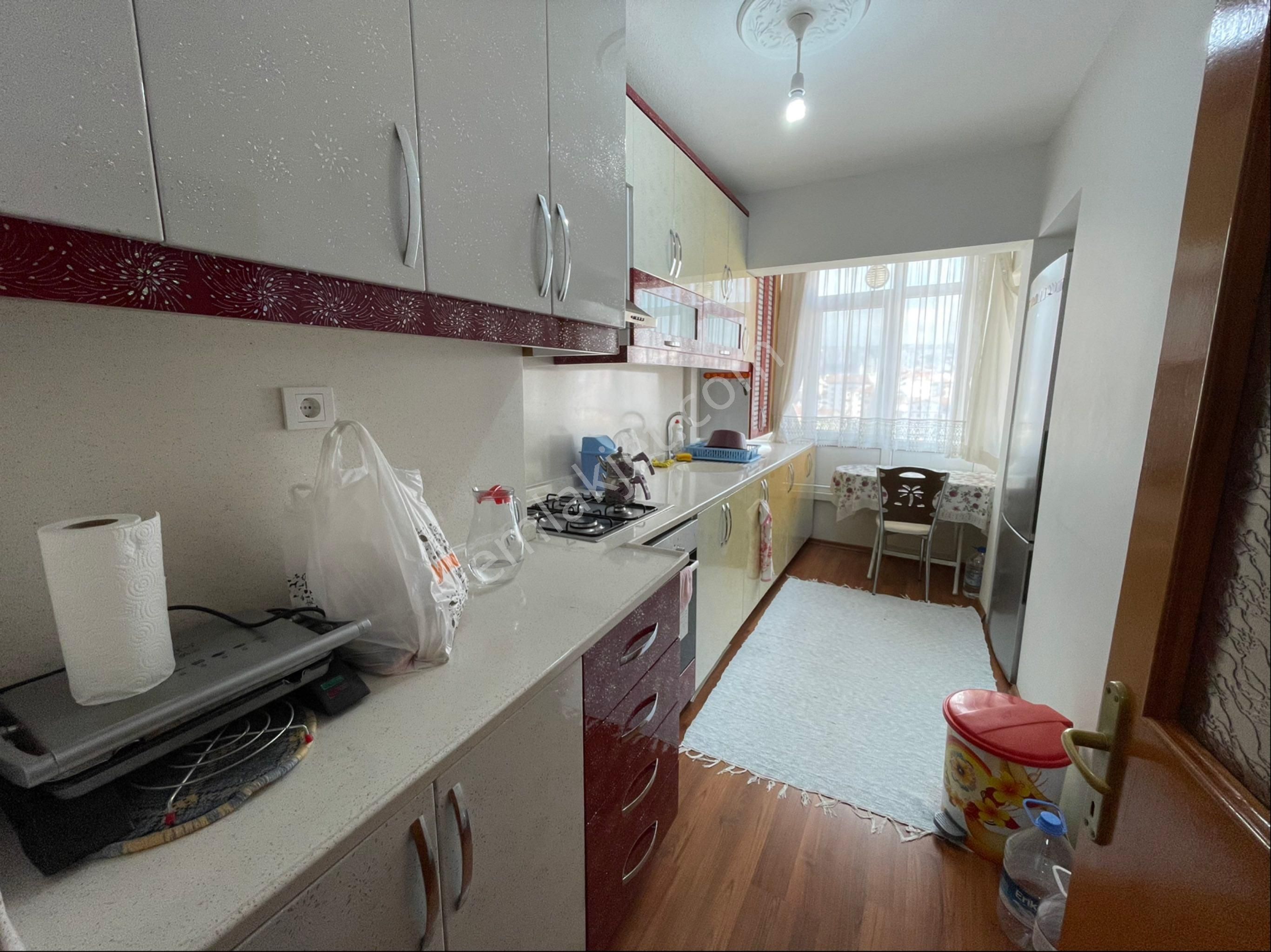 Metroya Yürüme Mesafesinde Manzaralı Ara Katta Yapılı 2+1 Acil Full Eşyalı Kiralık - Görsel 4