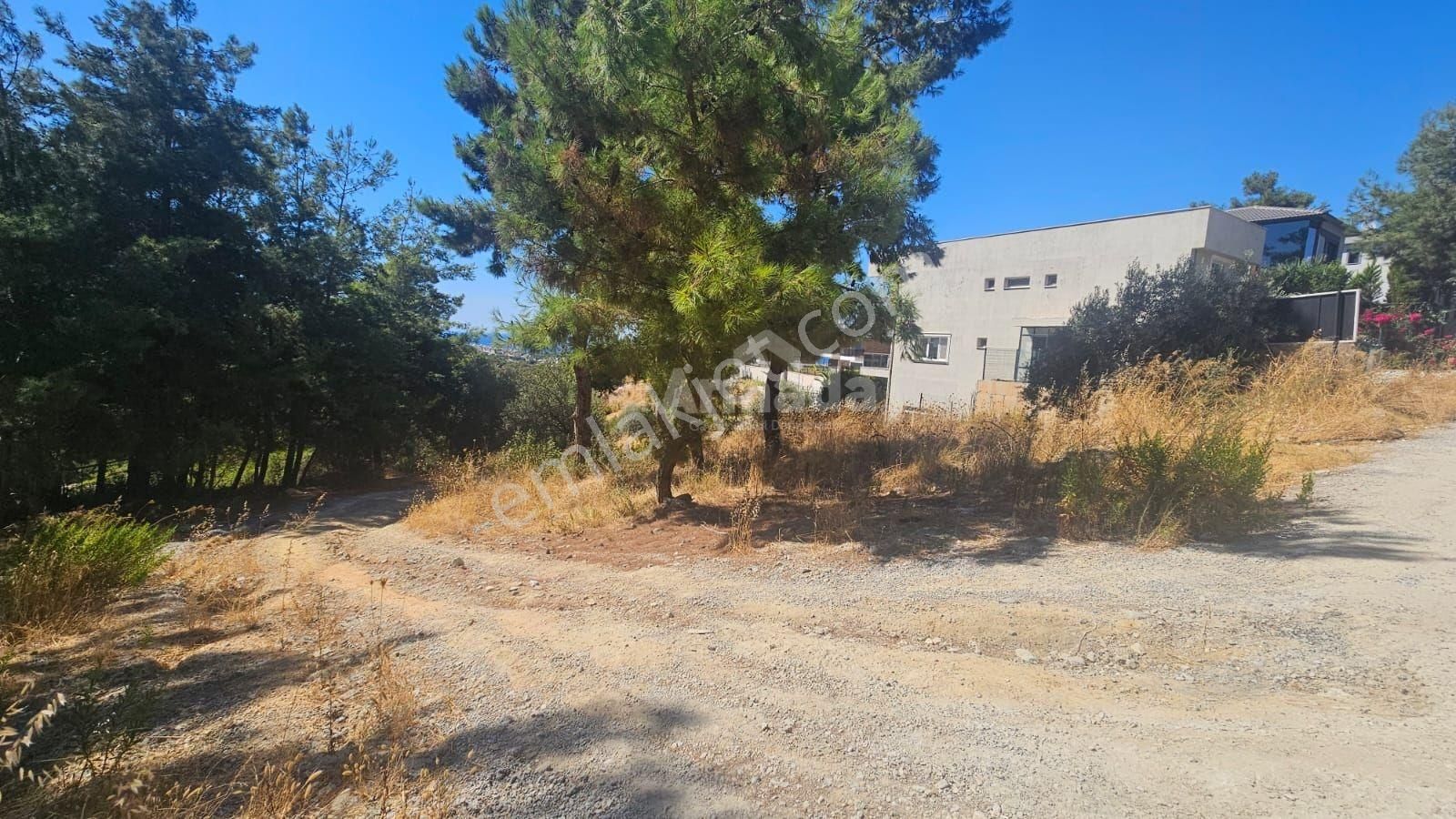 Kuşadası Soğucak'ta İnşaat Ruhsatı Alınmış Deniz Manzaralı Arsa - Görsel 4