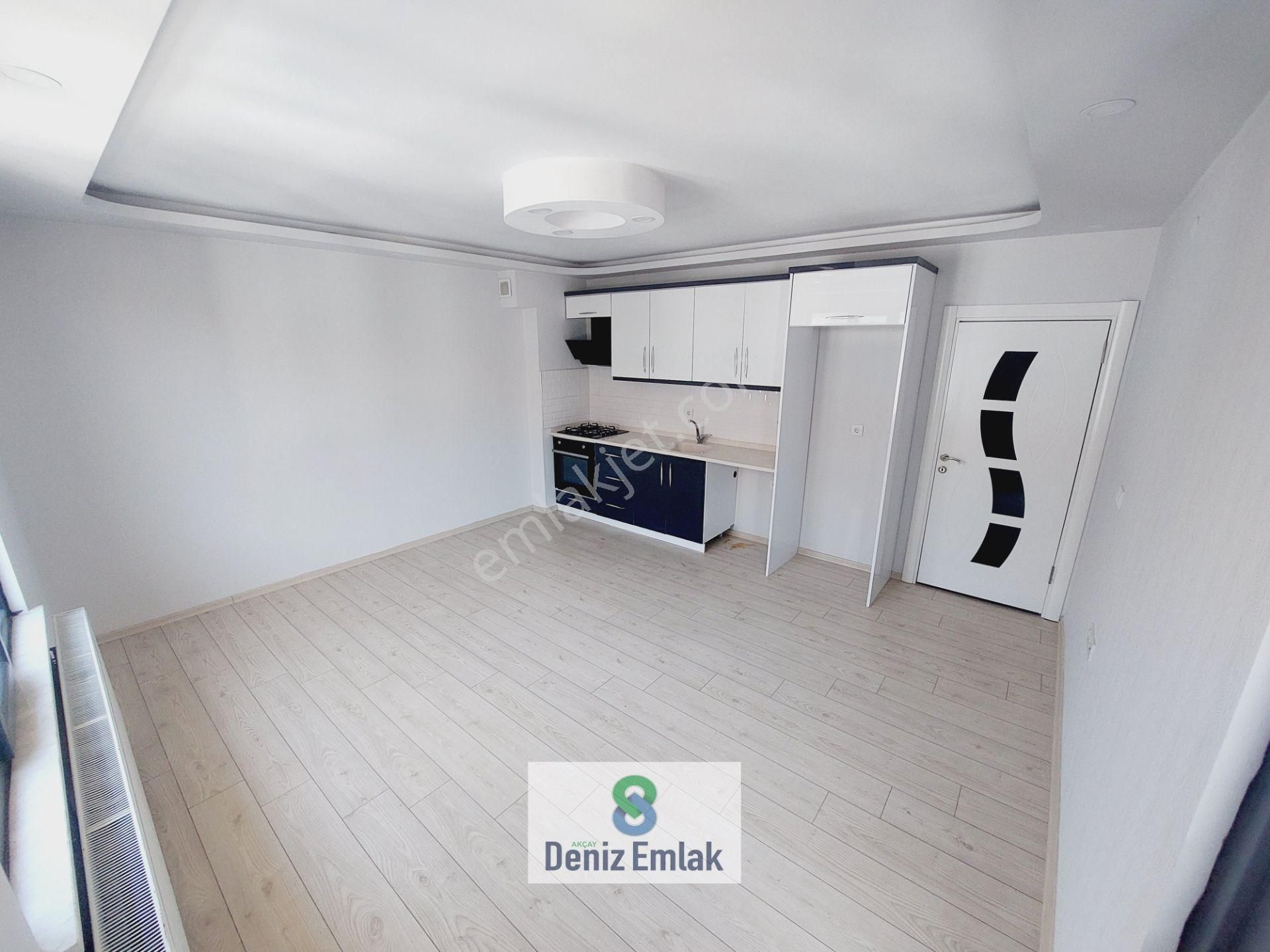 Denizden Akçayda Asansörlü Yeni Binada Geniş Satılık 1+1 Daire.