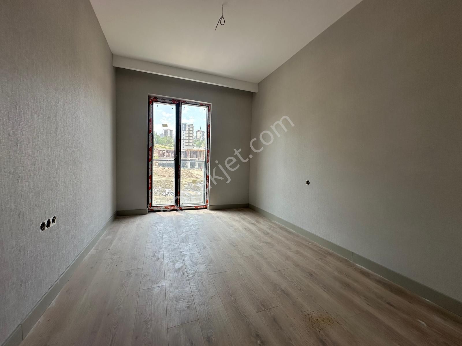 Pursaklar Mehmet Zengin Emlak'tan Otoparklı Çift Banyolu 6.kat 2+1 Ultra Lüks Sitede - Görsel 17