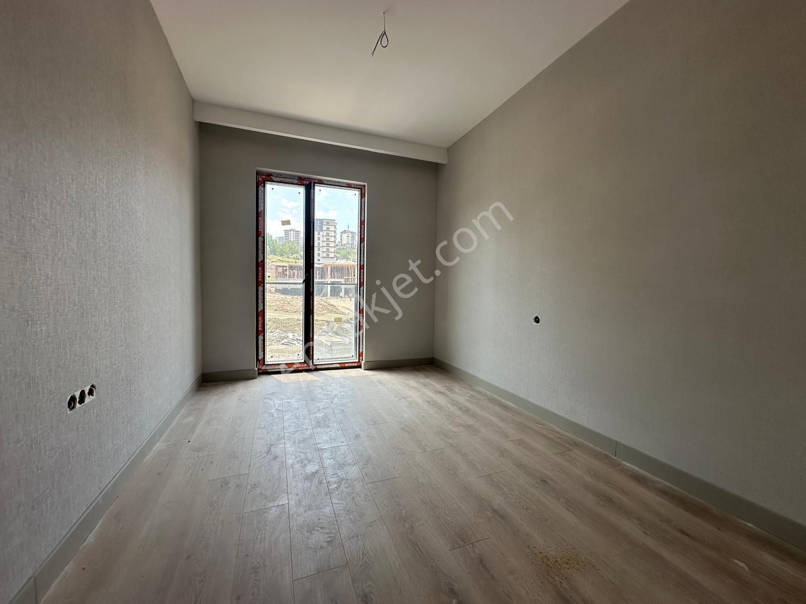 Pursaklar Mehmet Zengin Emlak'tan Otoparklı Çift Banyolu 6.kat 2+1 Ultra Lüks Sitede - Görsel 16