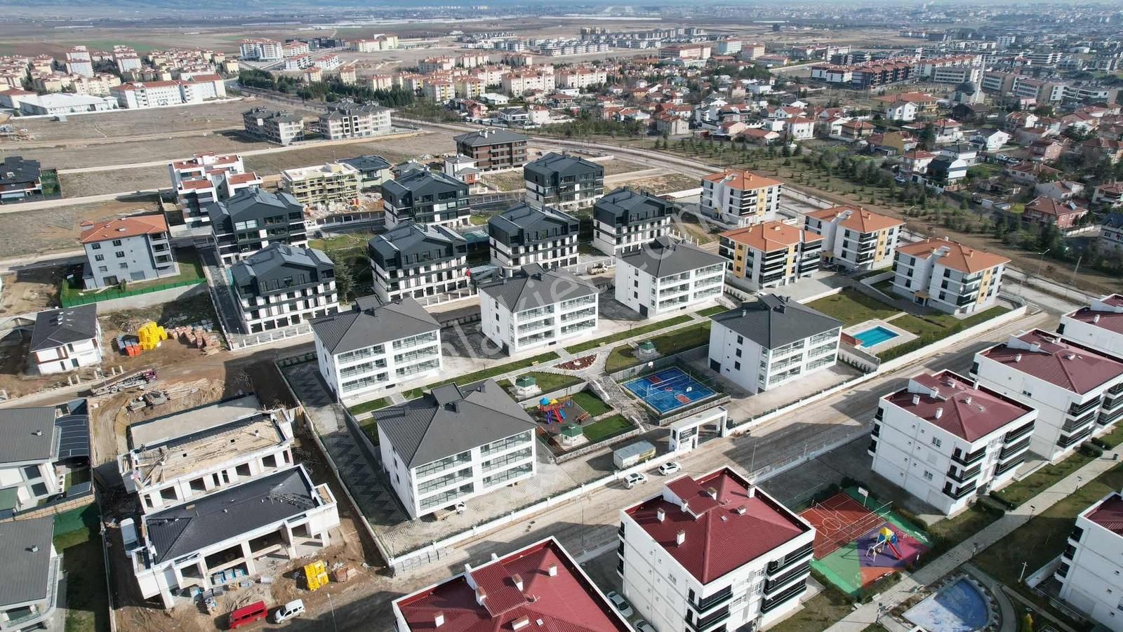 Eker'den Aşağısöğütönü Site İçi Özel Garajlı Lüks 3+1 - Görsel 14