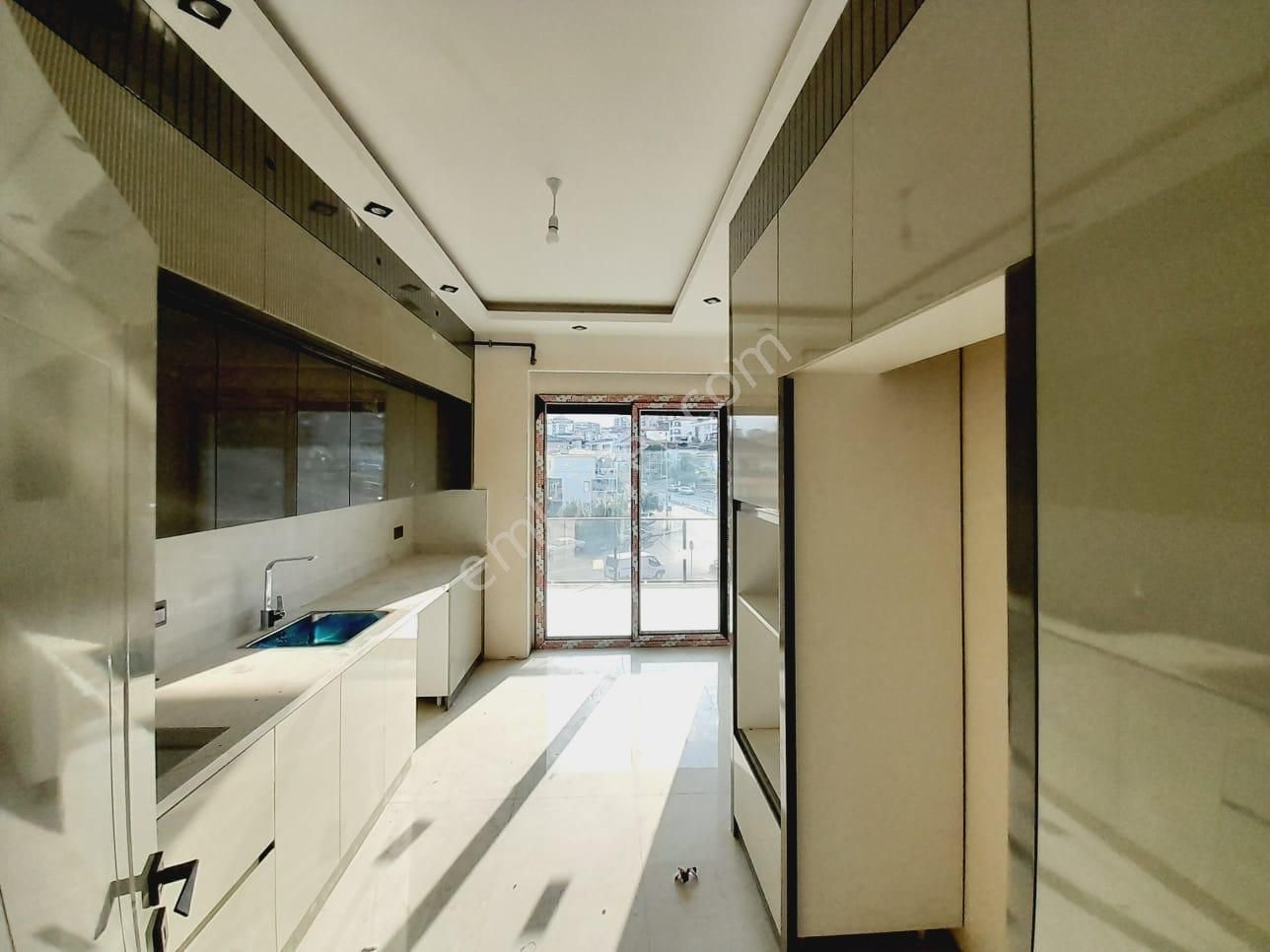 Kaan Emlaktan Şemiklerde Naz Bayrak Yakını 2+1 Sıfır Lüks Daire.