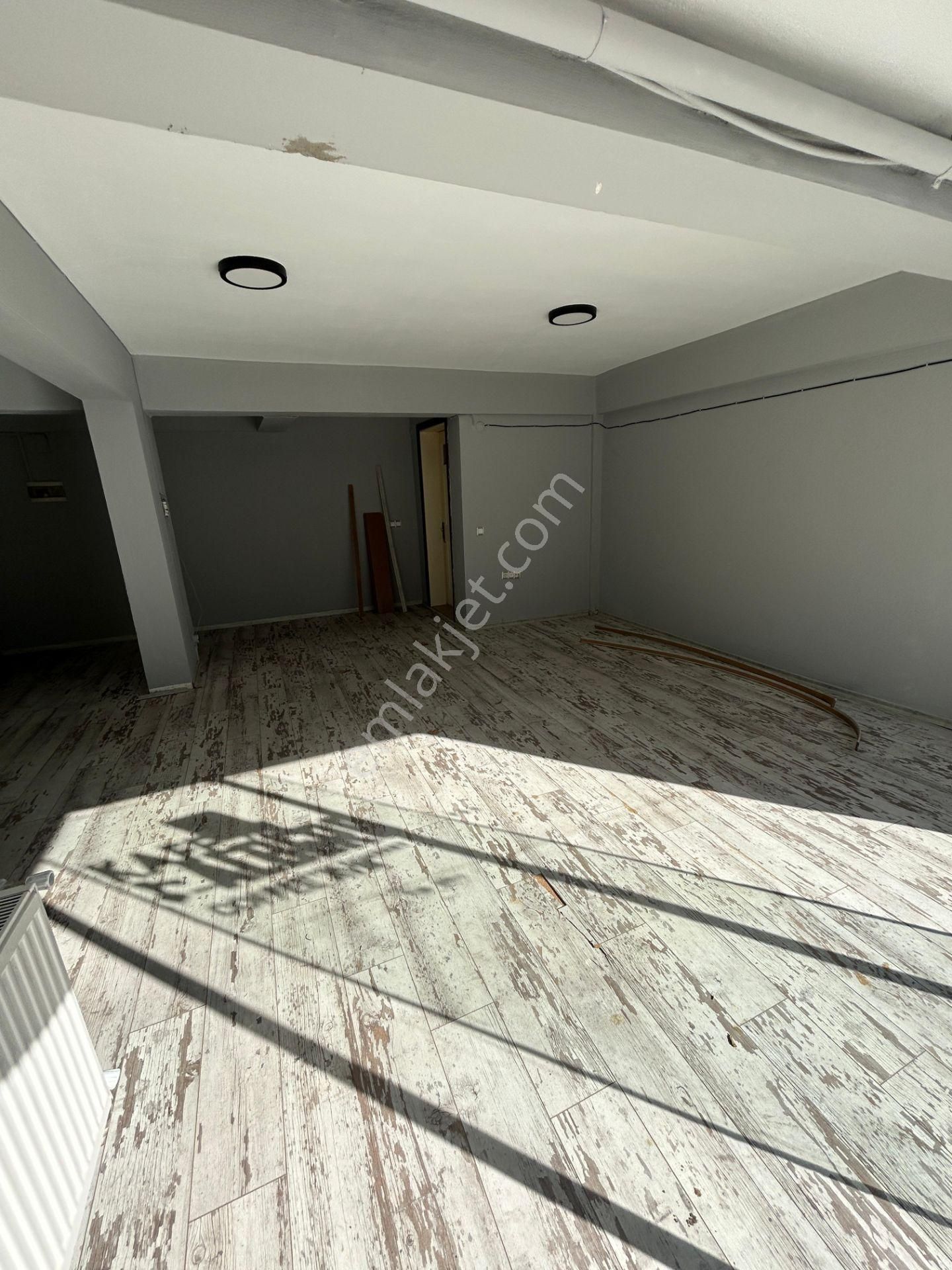 Çamlıkta Muhteşem Konumda Depozitosuz Kiralık İş Yeri/ofis