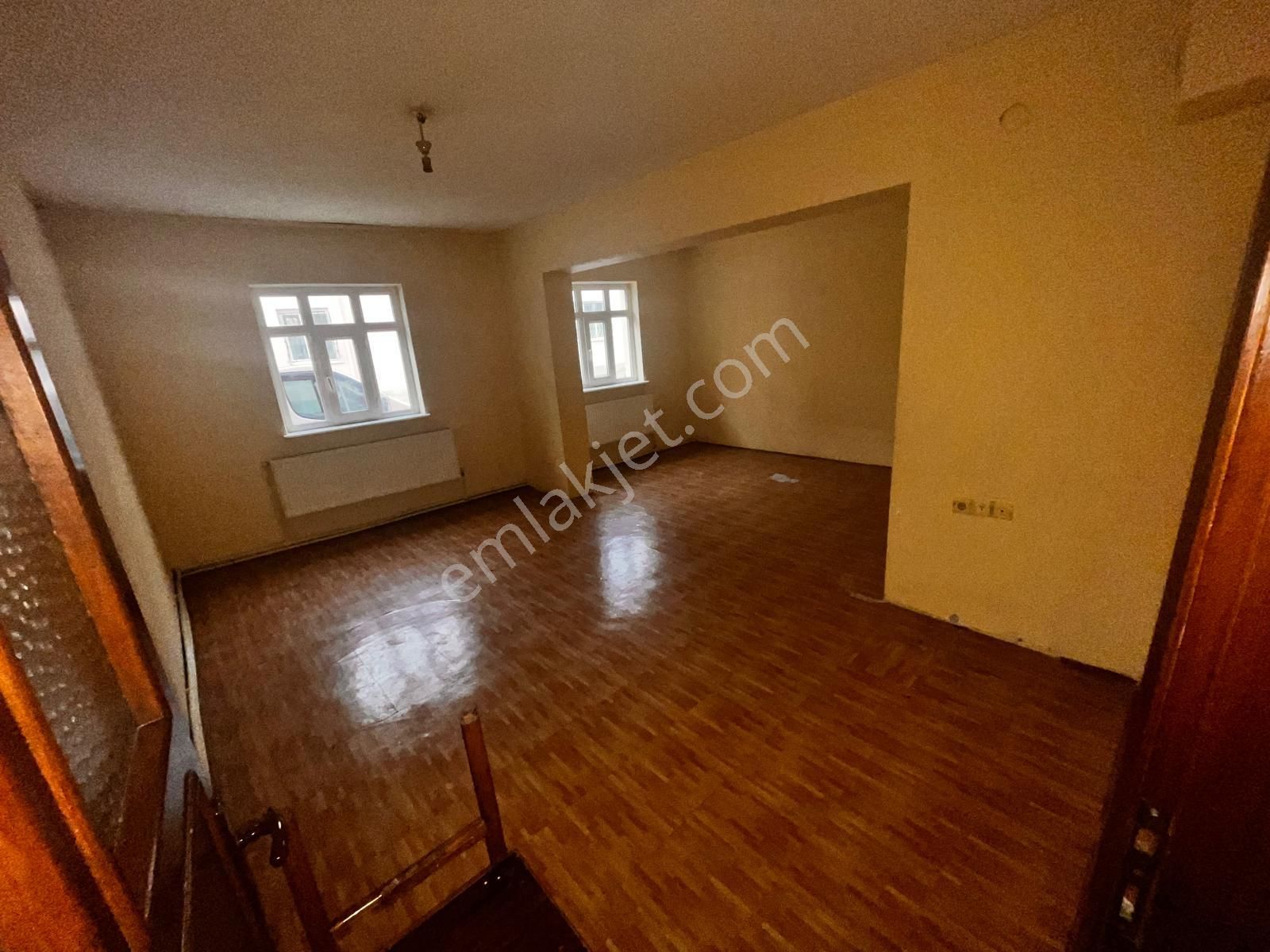 Anadolu Üni Yürüme Mesafesi Geniş Kullanışlı Kiralık 2+1 Sk-1