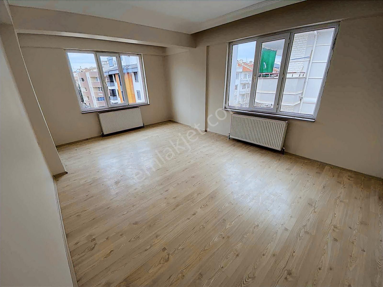 Nova Grup'tan Avukatlar Caddesi Üzeri Geniş 3+1 Kiralık Daire - Görsel 2