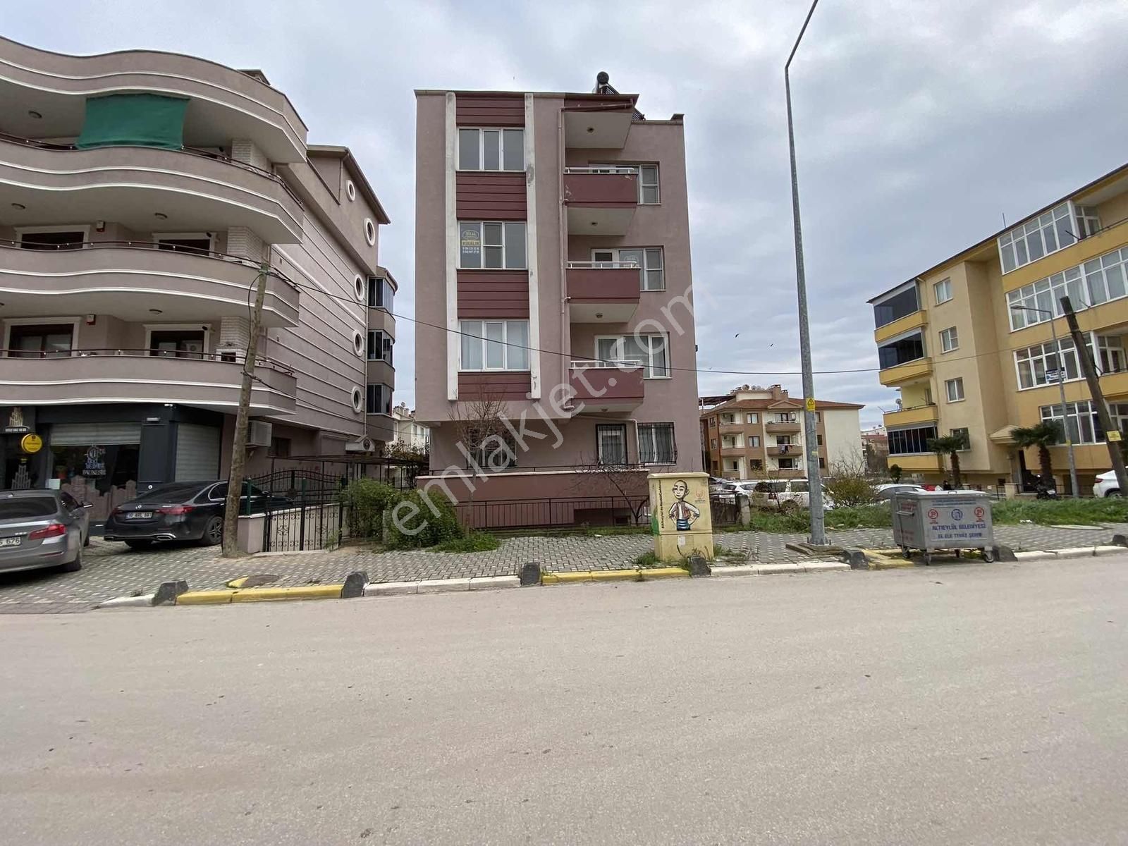 Nova Grup'tan Avukatlar Caddesi Üzeri Geniş 3+1 Kiralık Daire
