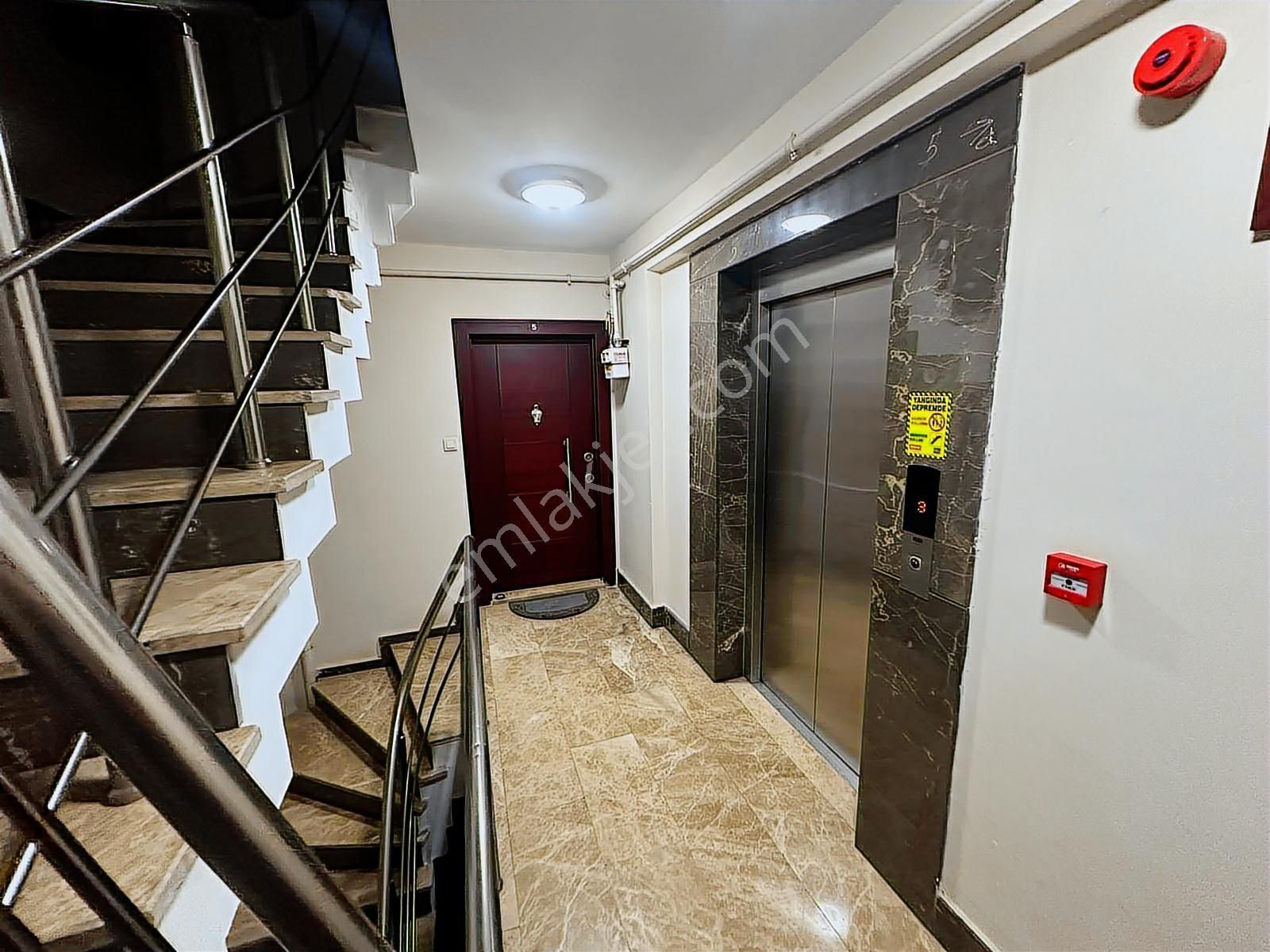 Cadde Üzerinde Merkezi Konumda Güney Cepheli Fırsat - Görsel 5