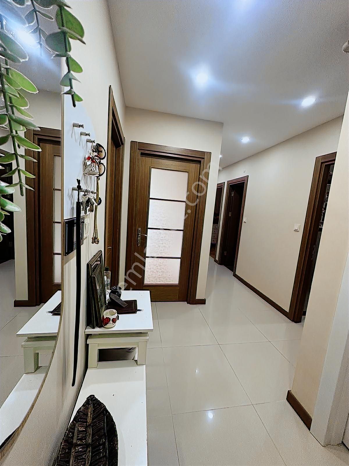 Cadde Üzerinde Merkezi Konumda Güney Cepheli Fırsat - Görsel 10