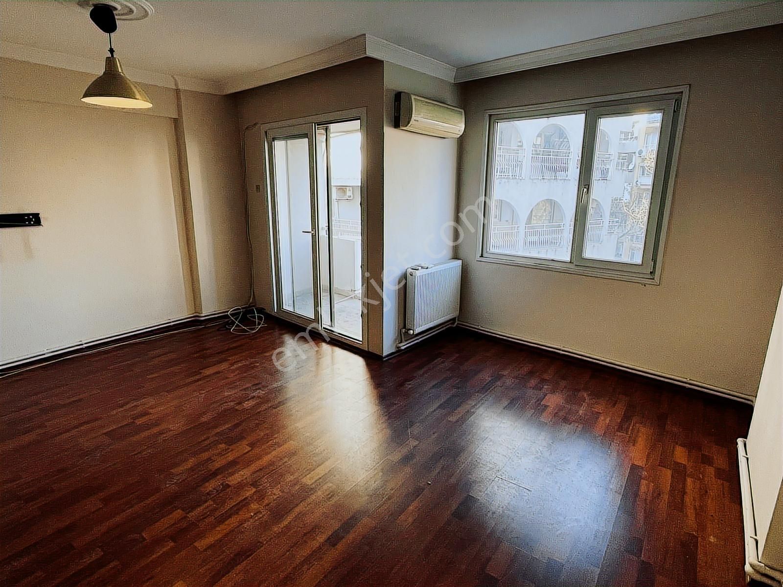 Bornova Küçükpark Meydanda Çift Cephe Bakımlı 3+1 Kiralık Daire - Görsel 21
