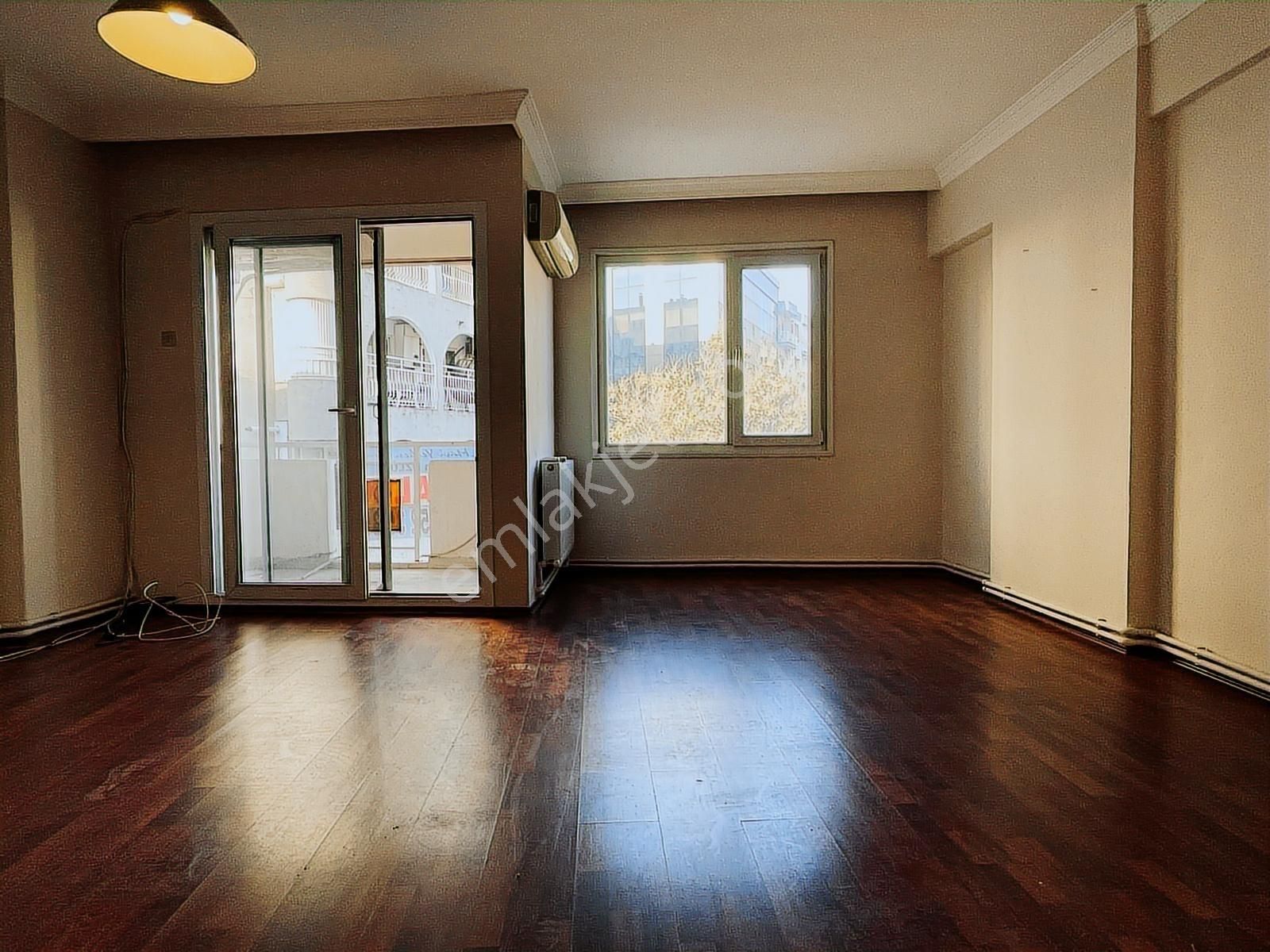 Bornova Küçükpark Meydanda Çift Cephe Bakımlı 3+1 Kiralık Daire - Görsel 7
