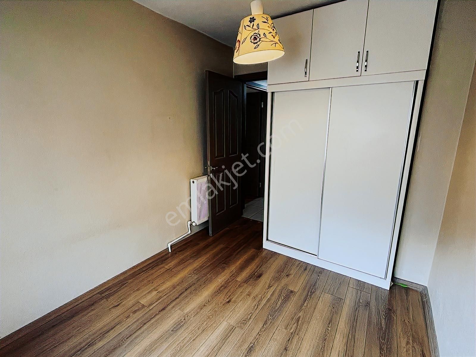 Bornova Küçükpark Meydanda Çift Cephe Bakımlı 3+1 Kiralık Daire - Görsel 23