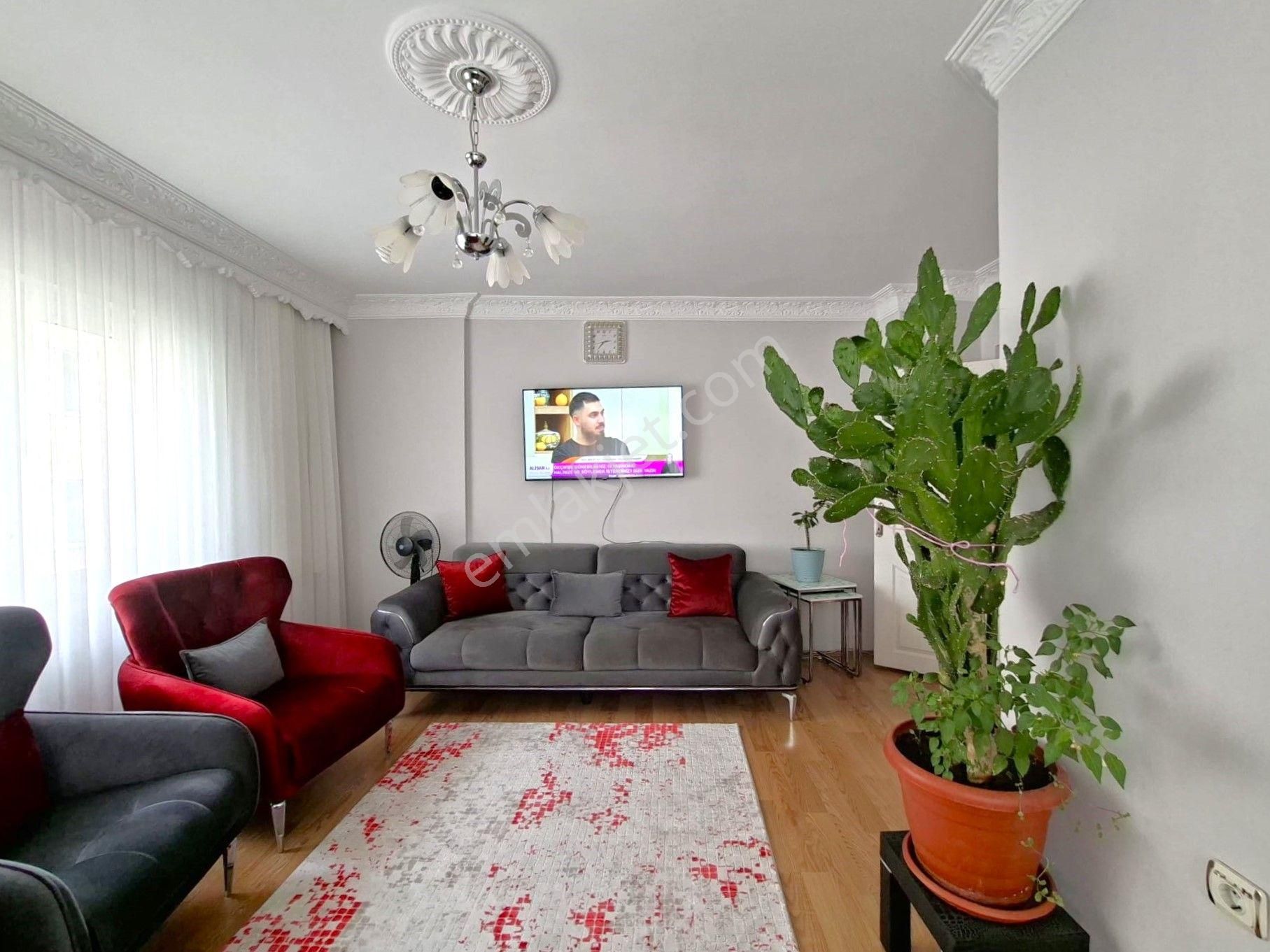 Recep Ümit Emlak'tan Ömerağa Mahallesinde Turgut Reis Caddesi Yakınında Ara Kat Satılık 2+1 Daire