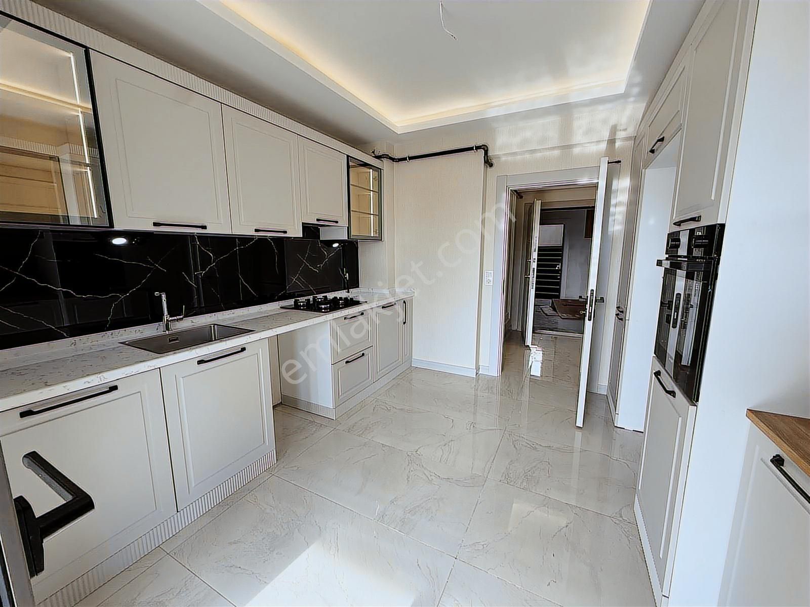 Alparslan Türkeş Cd Larmina Garden Sitesi 2+1 Ara Kat Lüks Yaşam