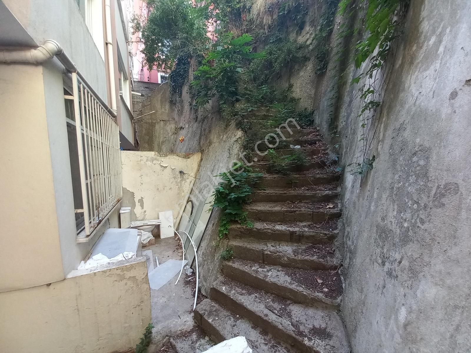 Üsküdar Sahile 9 Dak Yürüme Mesafesinde Eşyalı Bahçe Kullanımlı - Görsel 13