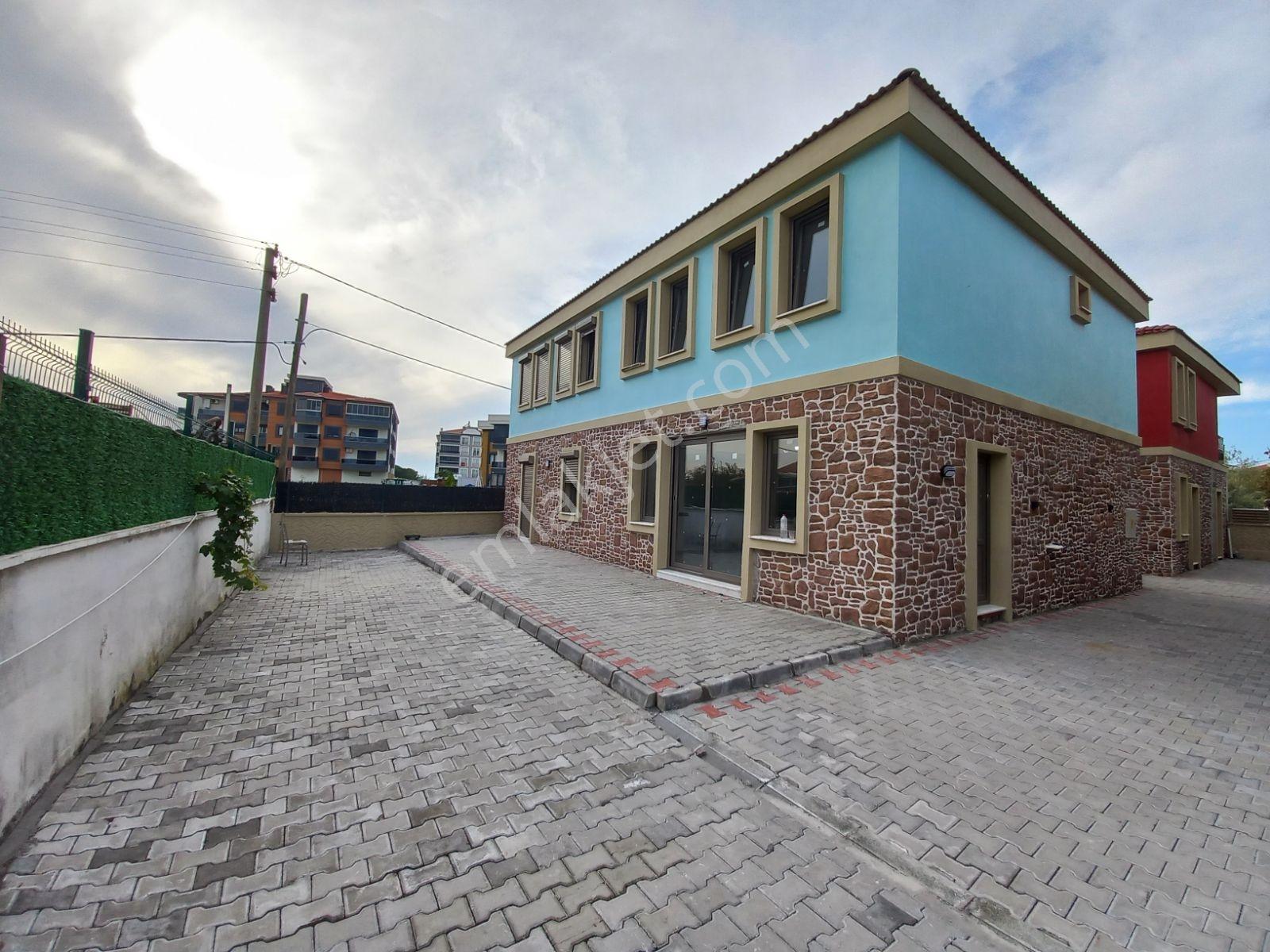 Altınova Merkezde Lüks Satılık Villa - Görsel 33