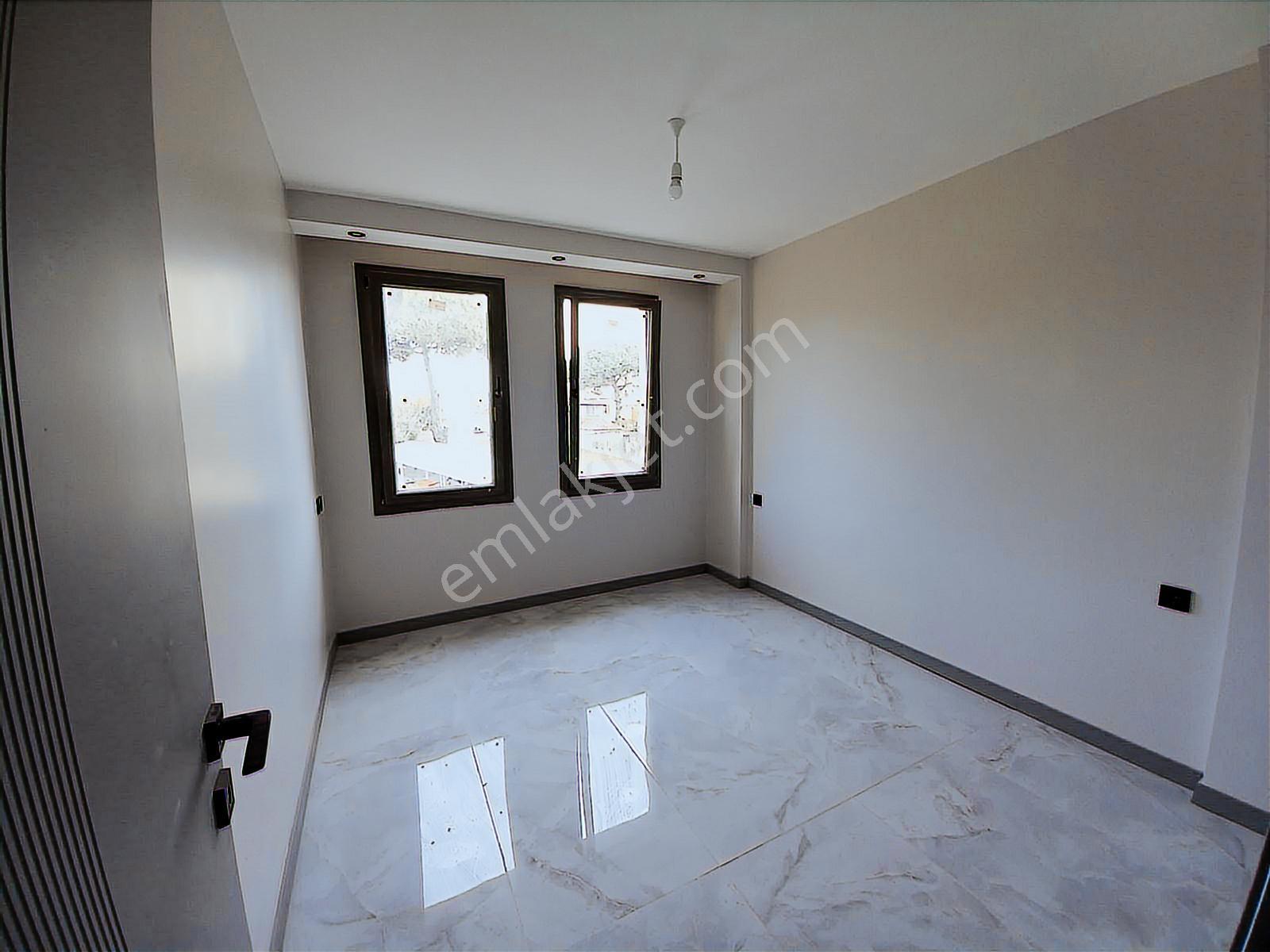 Altınova Merkezde Lüks Satılık Villa - Görsel 26