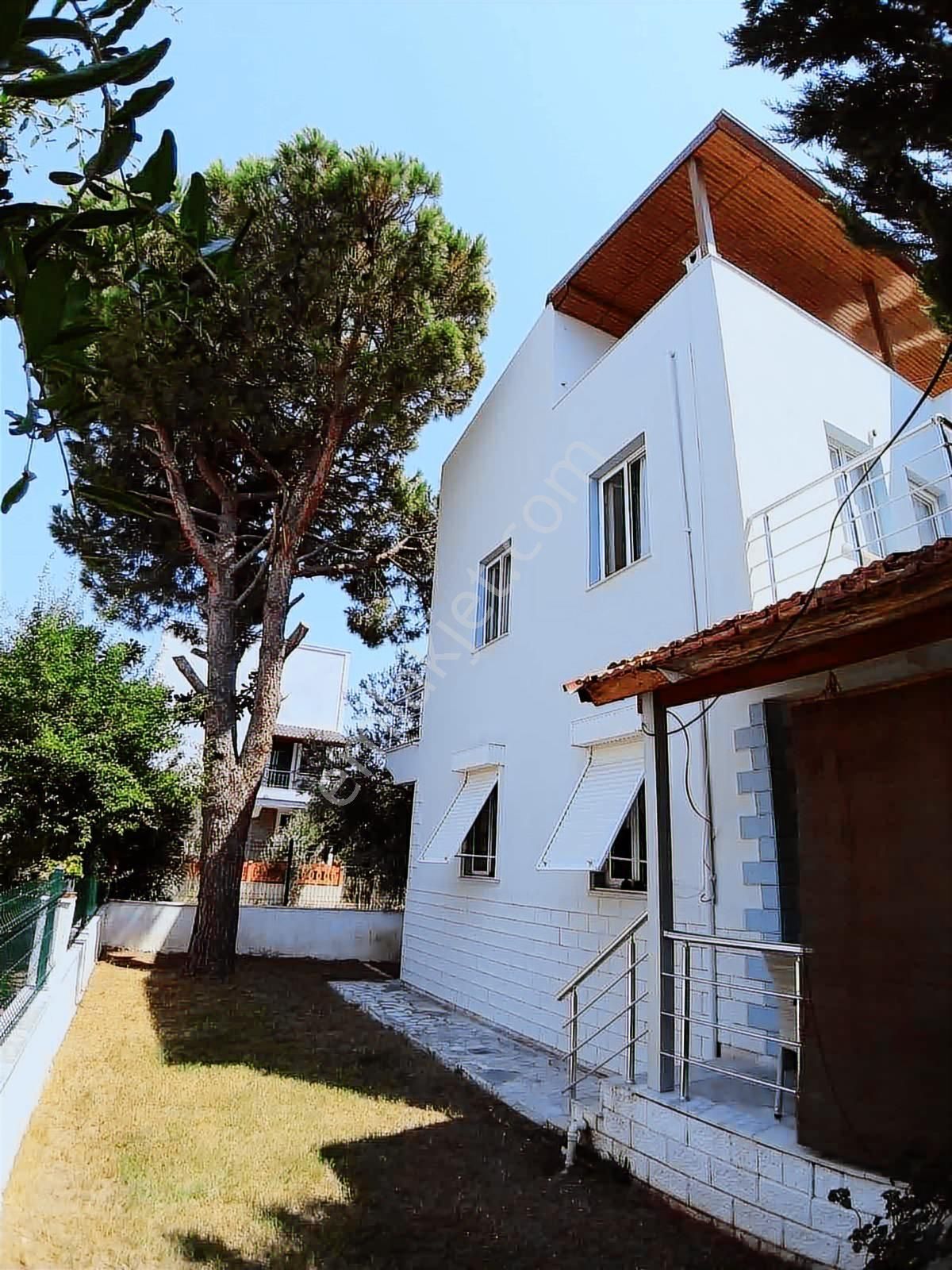 Seferihisar Doğanbey Müstakil Satılık Triplex Villa