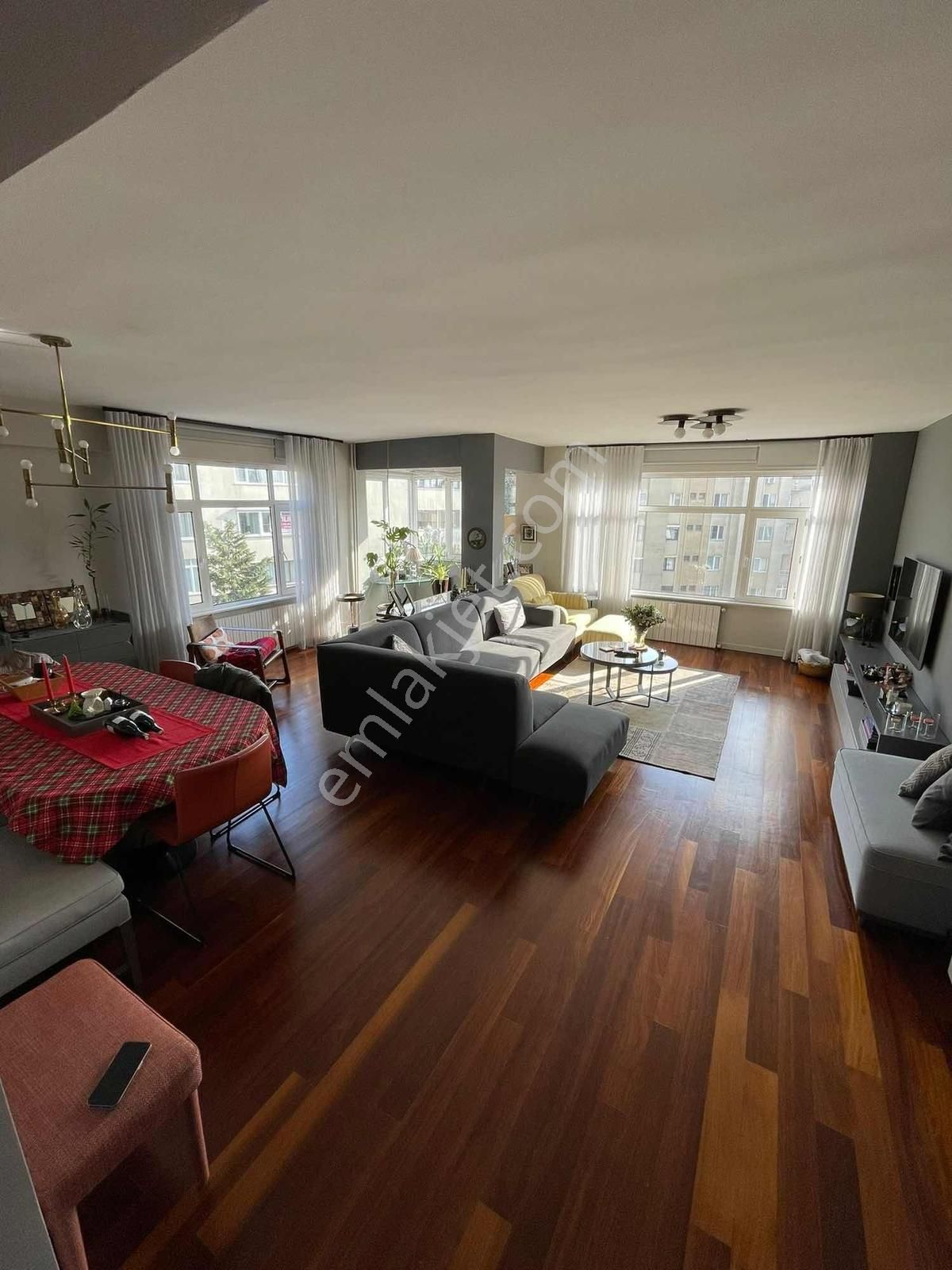 Ulus Merkezde 3+1 Satılık Daire | Geniş Ve Ferah, İçi Yapılı