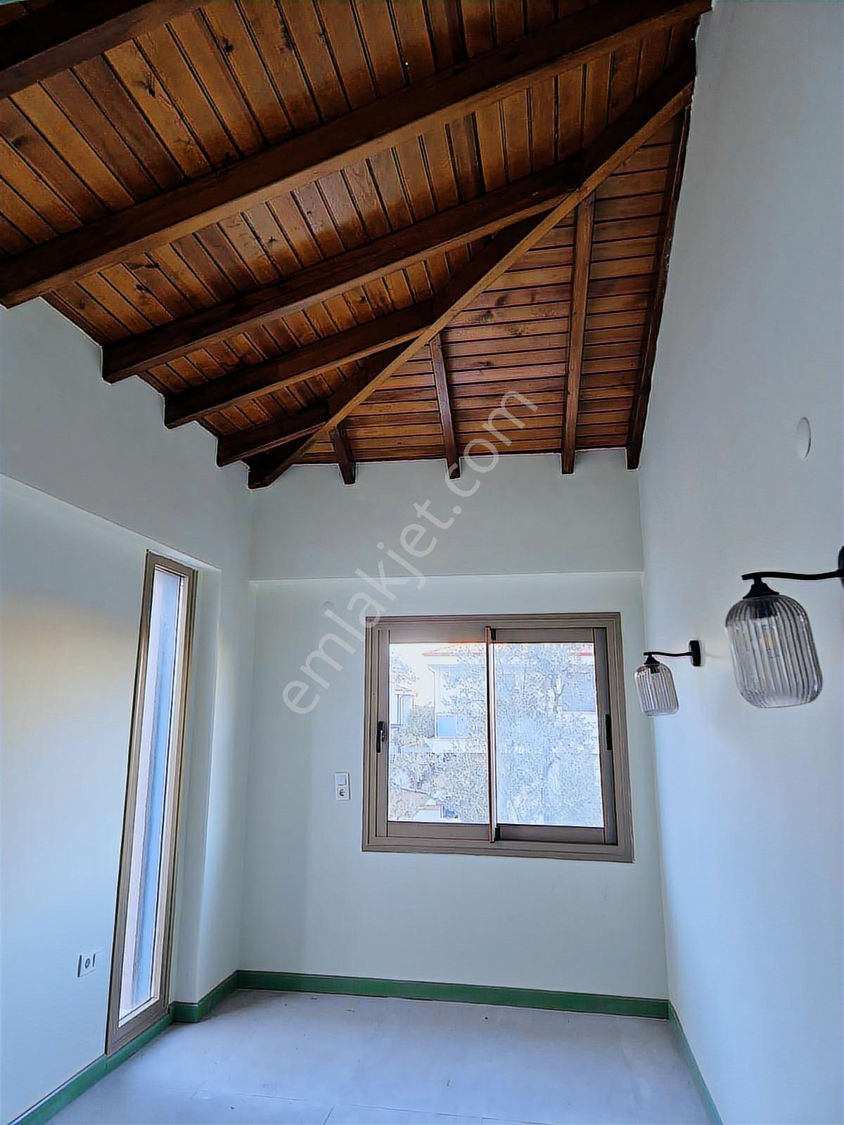Ayvalık Sarımsaklı'da Mükemmel Konumda Emsalsiz Satılık Villa - Görsel 15