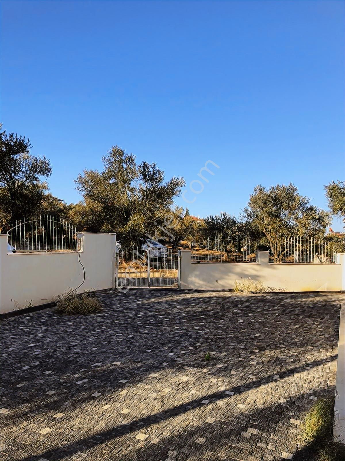 Ayvalık Sarımsaklı'da Mükemmel Konumda Satılık Özel Yapım Villa - Görsel 2