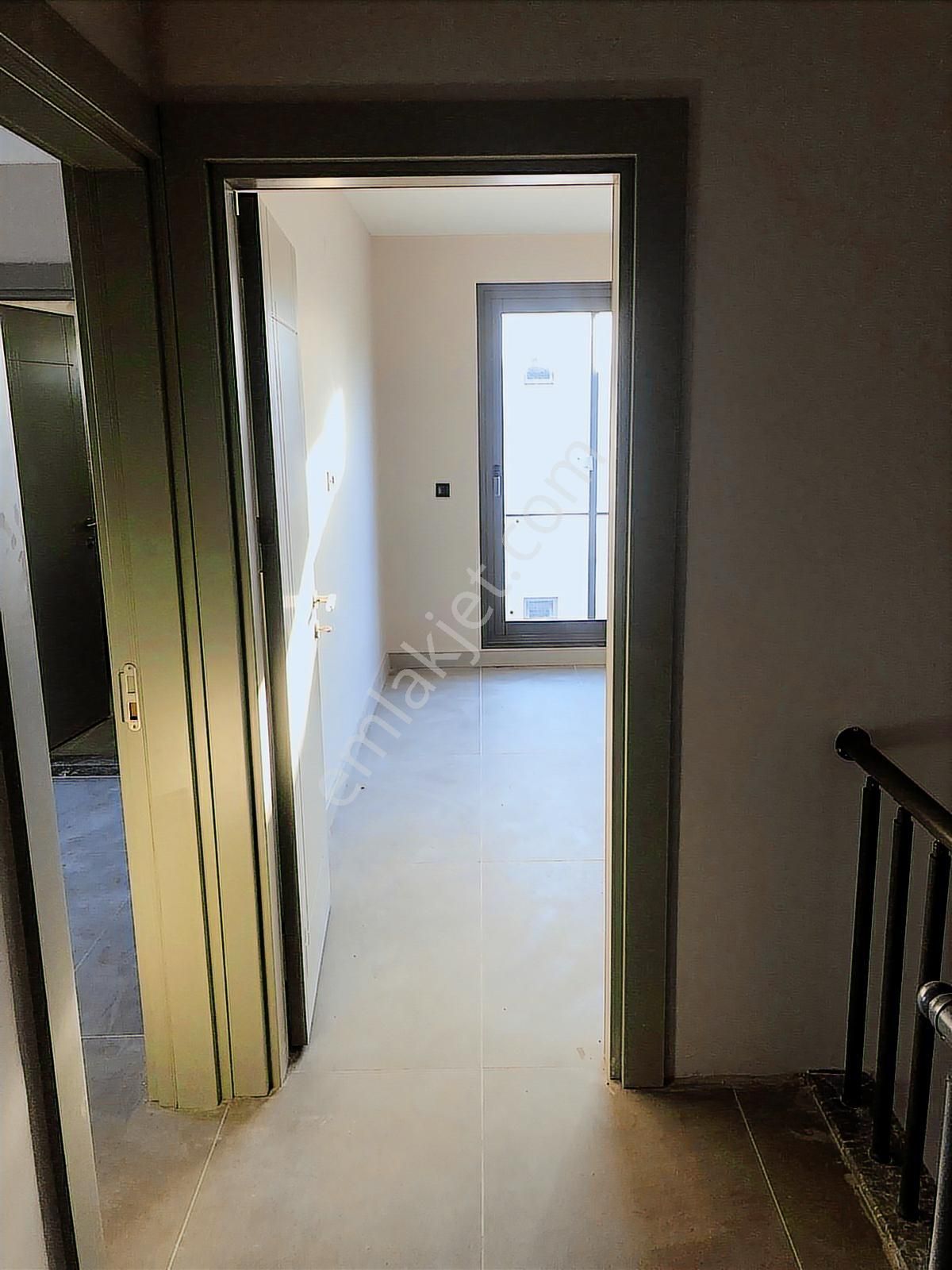 Ayvalık Sarımsaklı'da Mükemmel Konumda Satılık Özel Yapım Villa - Görsel 24