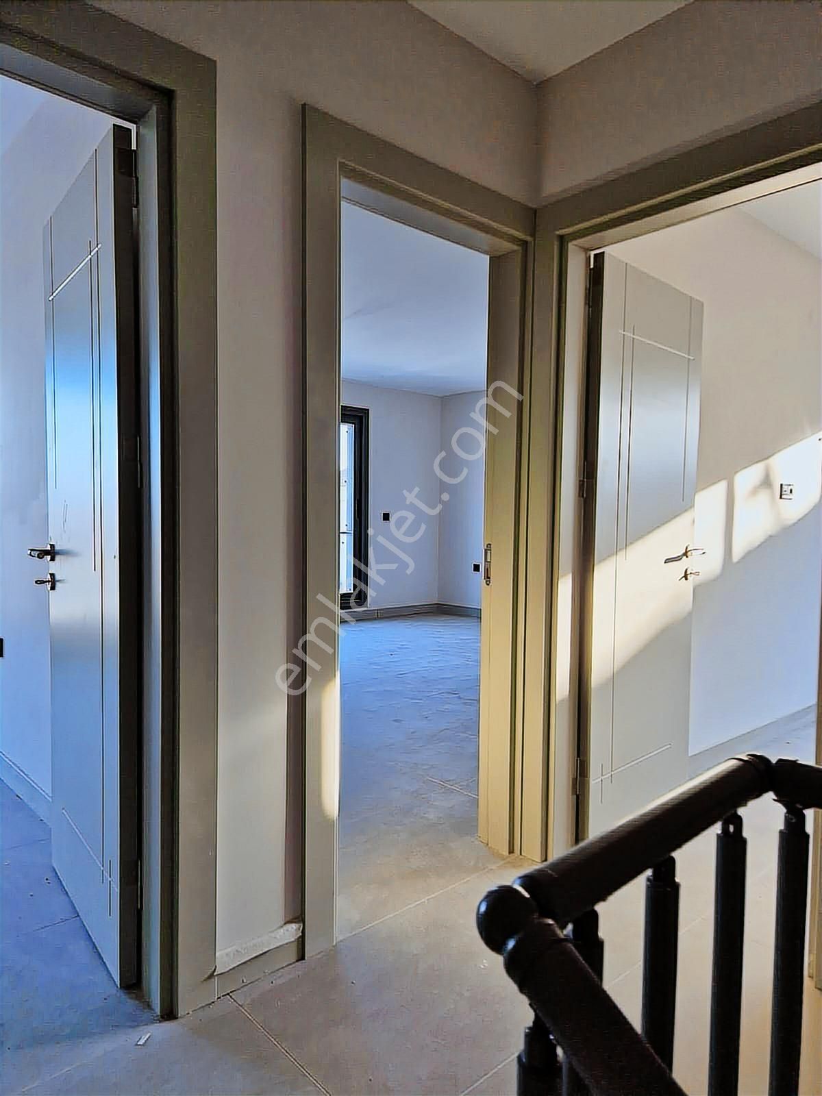 Ayvalık Sarımsaklı'da Mükemmel Konumda Satılık Özel Yapım Villa - Görsel 15