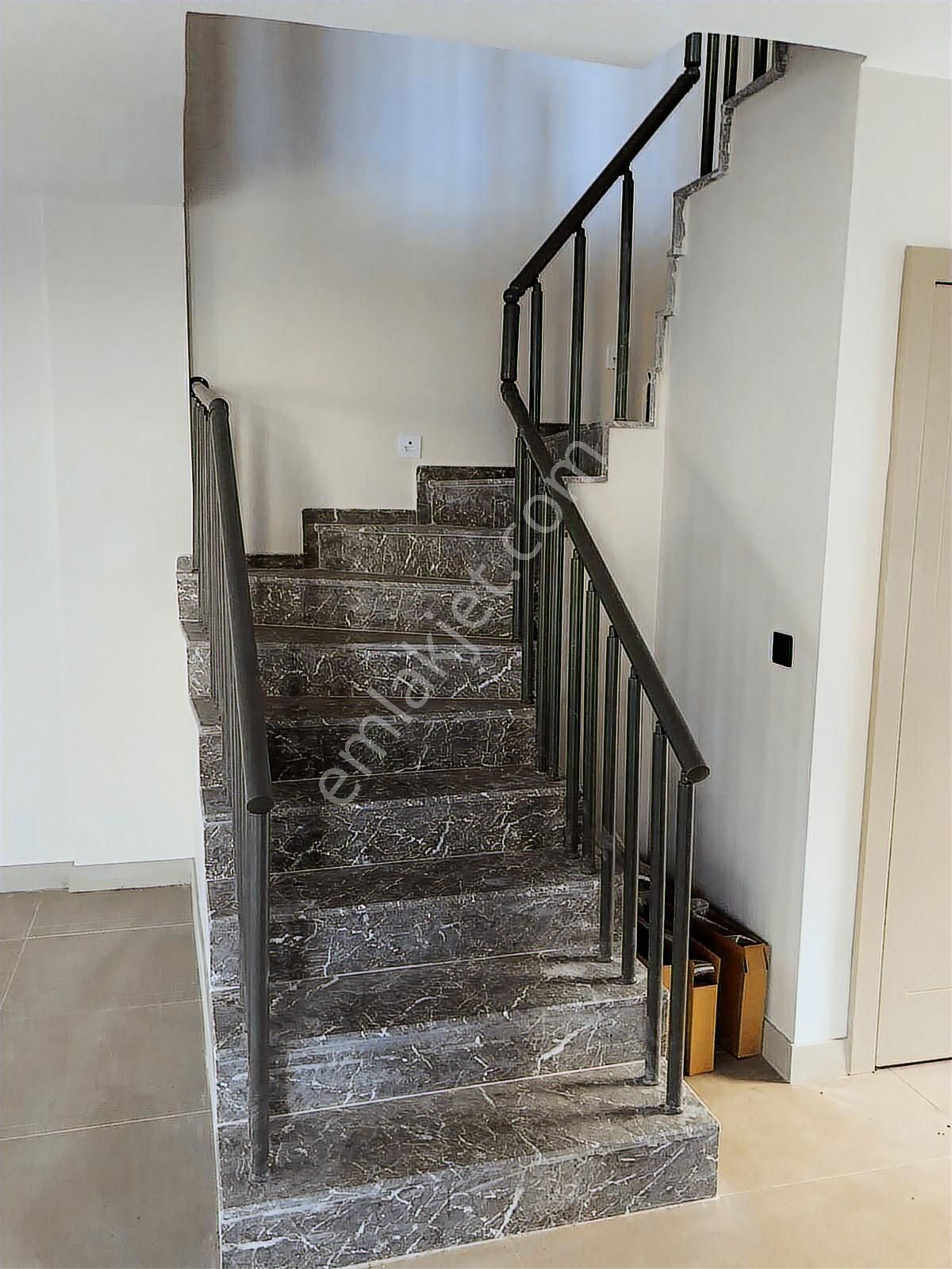 Ayvalık Sarımsaklı'da Mükemmel Konumda Satılık Özel Yapım Villa - Görsel 3