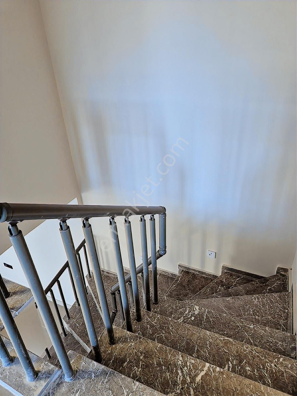 Ayvalık Sarımsaklı'da Mükemmel Konumda Satılık Özel Yapım Villa - Görsel 27