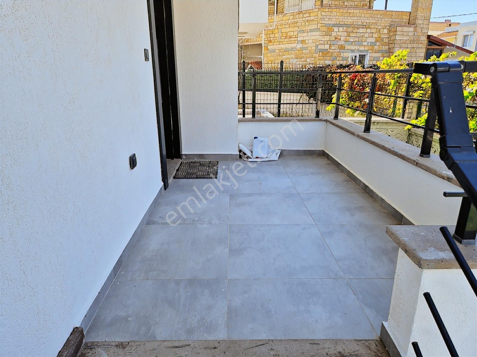 Route 10'dan Ayvalık Sarımsaklı'da Harika Tasarım Satılık Villa - Görsel 6