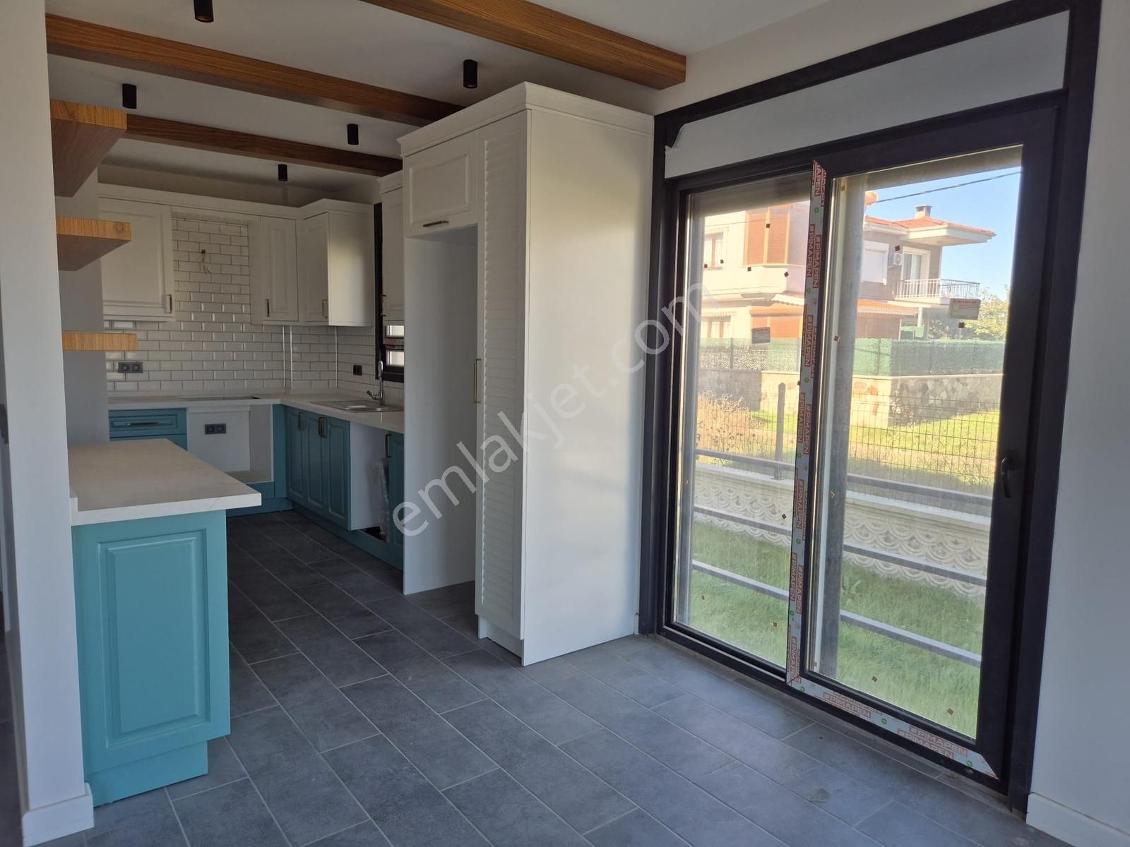 Route 10'dan Ayvalık Sarımsaklı'da Harika Tasarım Satılık Villa - Görsel 33