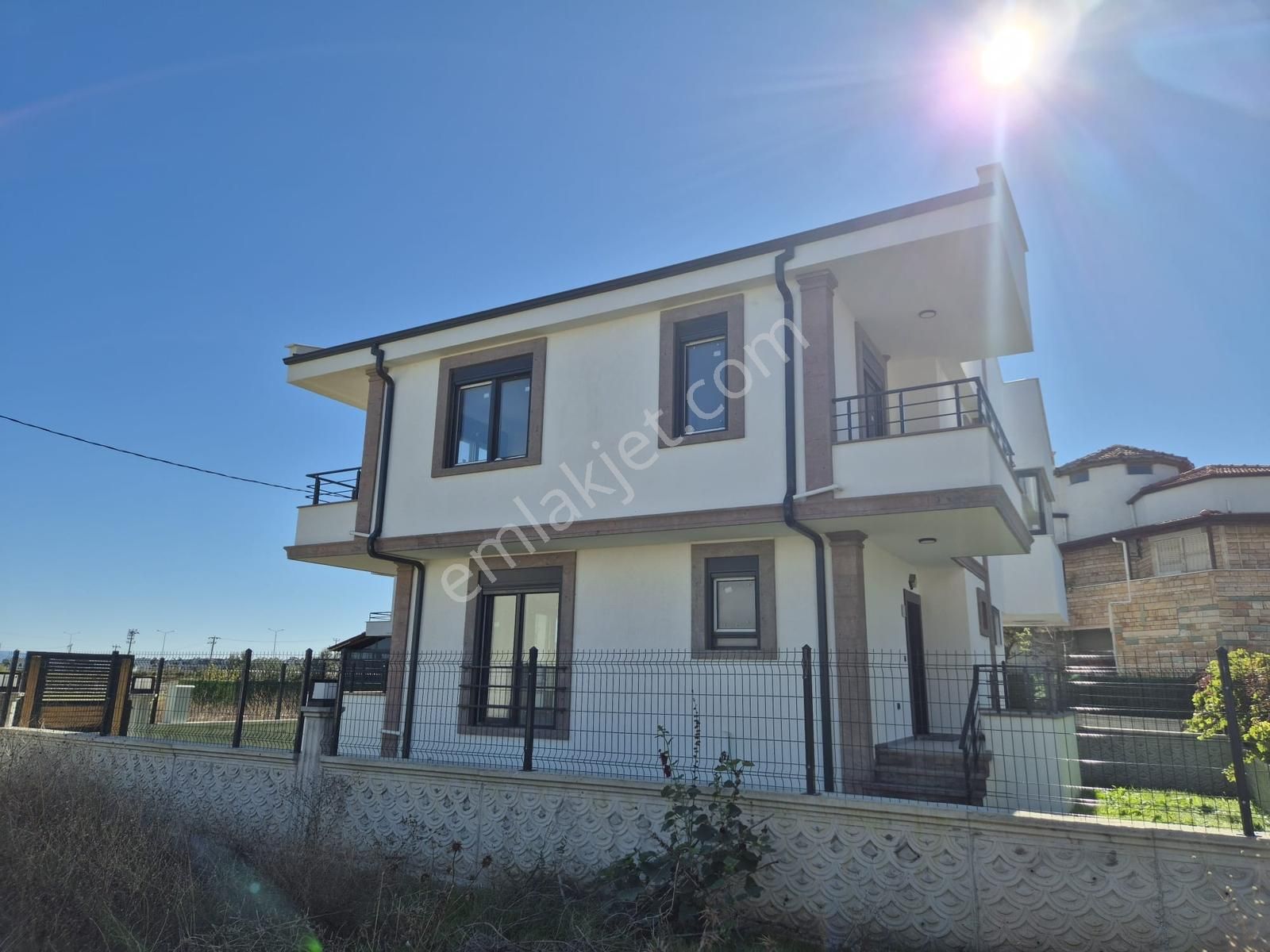 Route 10'dan Ayvalık Sarımsaklı'da Harika Tasarım Satılık Villa - Görsel 18