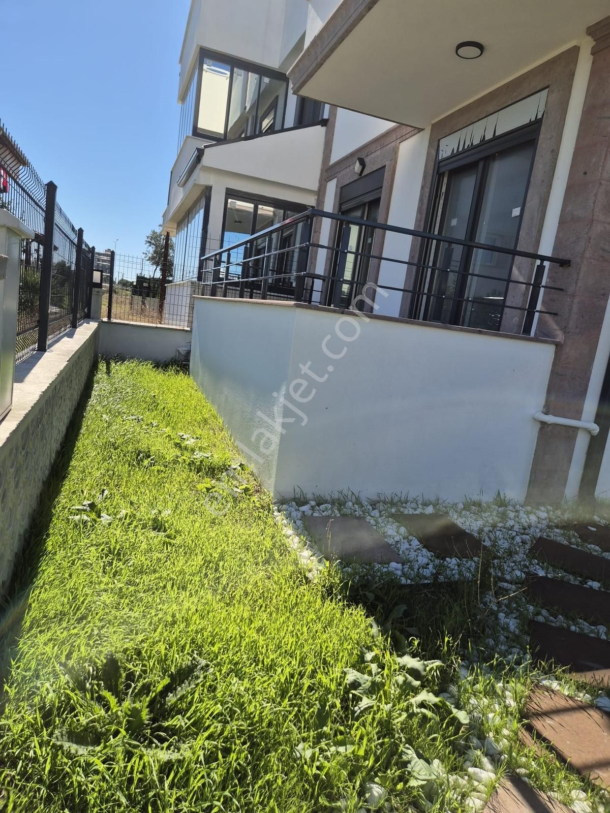 Route 10'dan Ayvalık Sarımsaklı'da Harika Tasarım Satılık Villa - Görsel 34