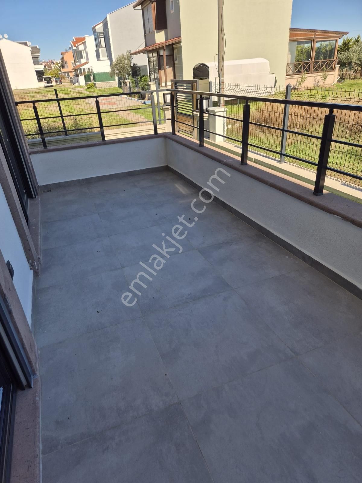 Route 10'dan Ayvalık Sarımsaklı'da Harika Tasarım Satılık Villa - Görsel 32