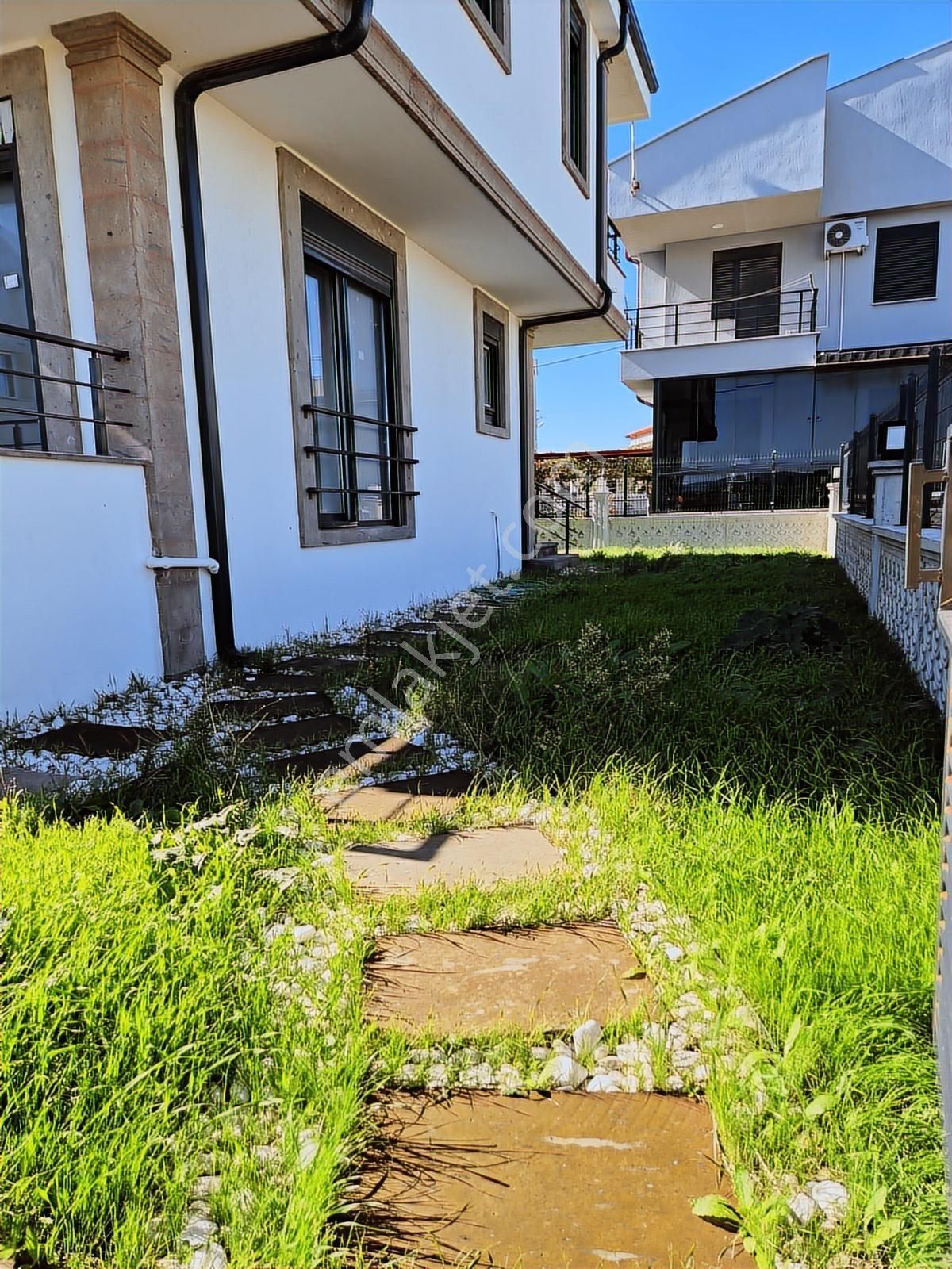 Route 10'dan Ayvalık Sarımsaklı'da Harika Tasarım Satılık Villa - Görsel 12