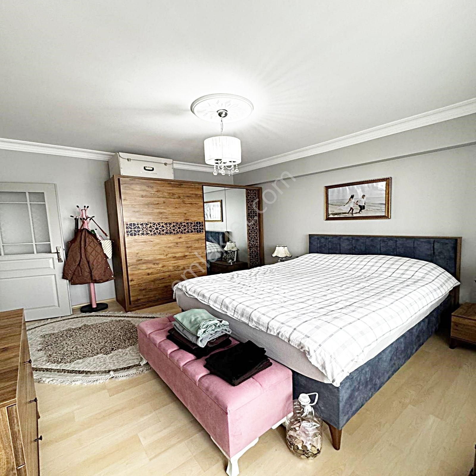 Metrobüse Yakın 120 M2 Temiz Masrafsız Harika 2+1 Stılık Daire - Görsel 24