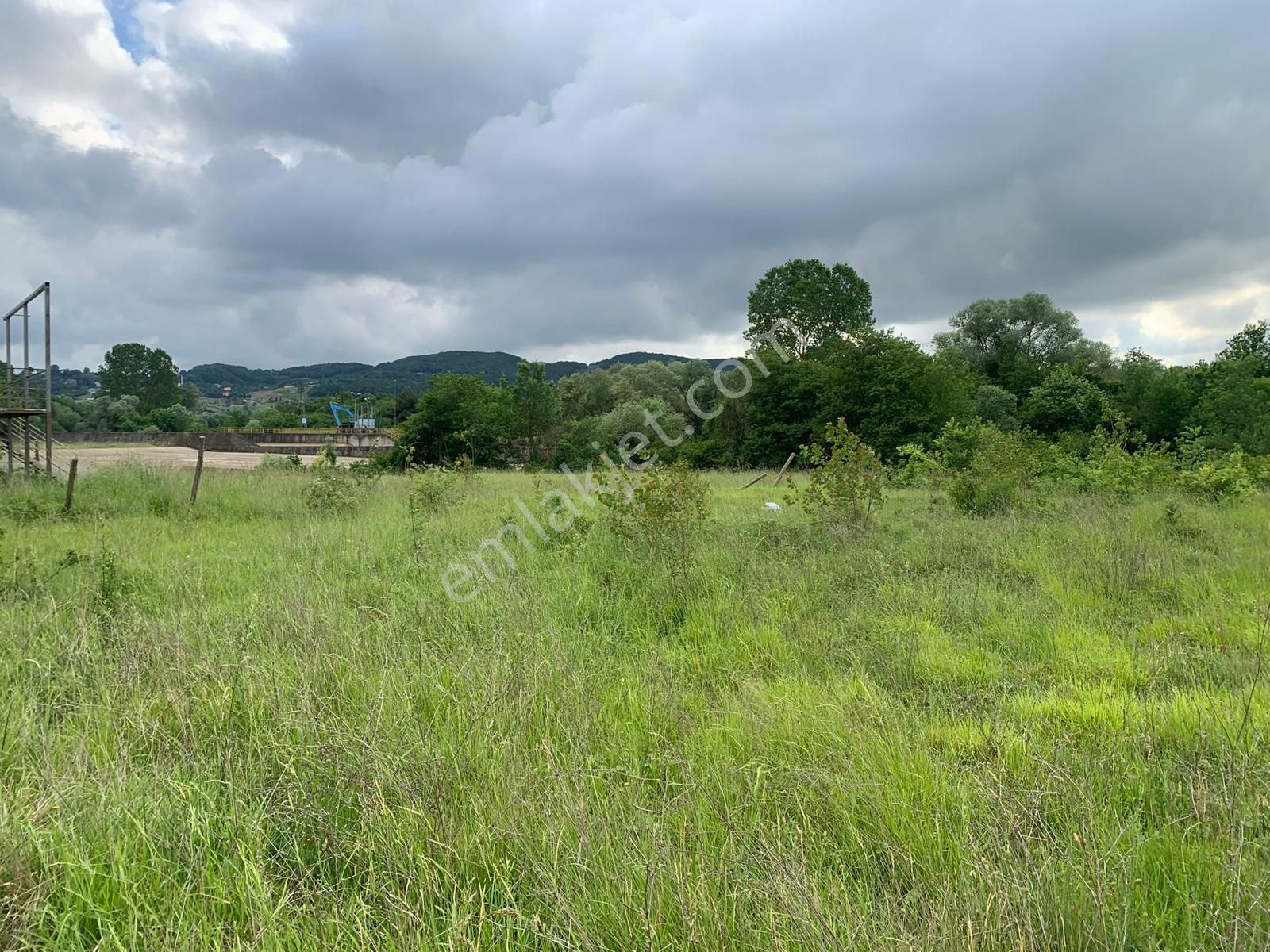 Dc Gayrimenkul'den Ağva Geredeli'de 430m2 Yola Cephe Arazi