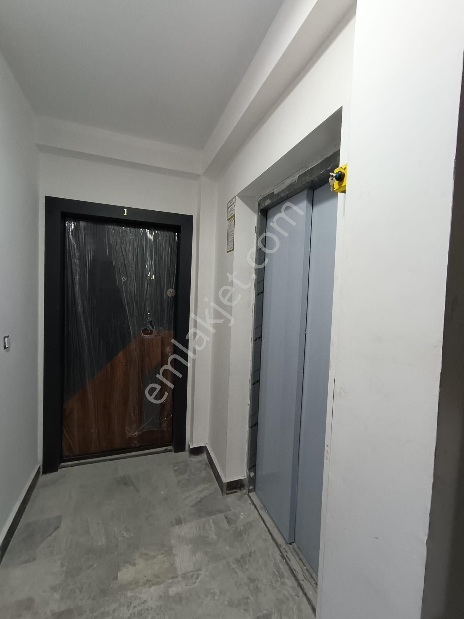 Avcılar Üniversite Mahallesi Sıfır 1+1 Amerikan Mutfak Bahçe Katı - Görsel 6