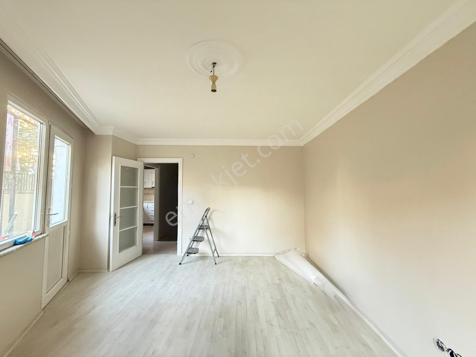 Satılık Sarıgazi Merkezde 2+1 Bahçe Kullanımlı 70m2 Daire