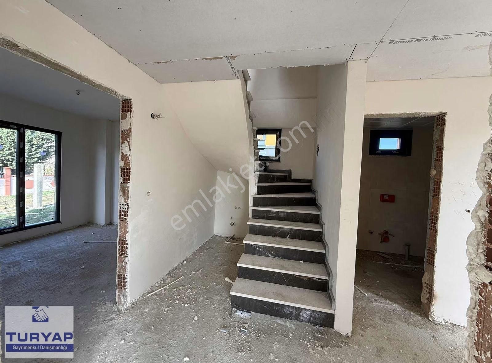 Cumhuriyet Mahallesi Deniz Manzaralı Villa - Görsel 2