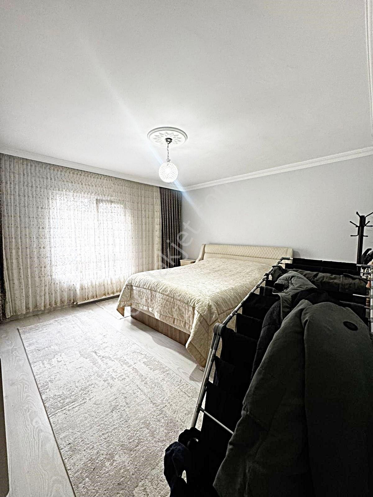 Metrobüse Yakın 150m2 Güvenlikli Site İçinde 3+1 Satılık Daire - Görsel 2