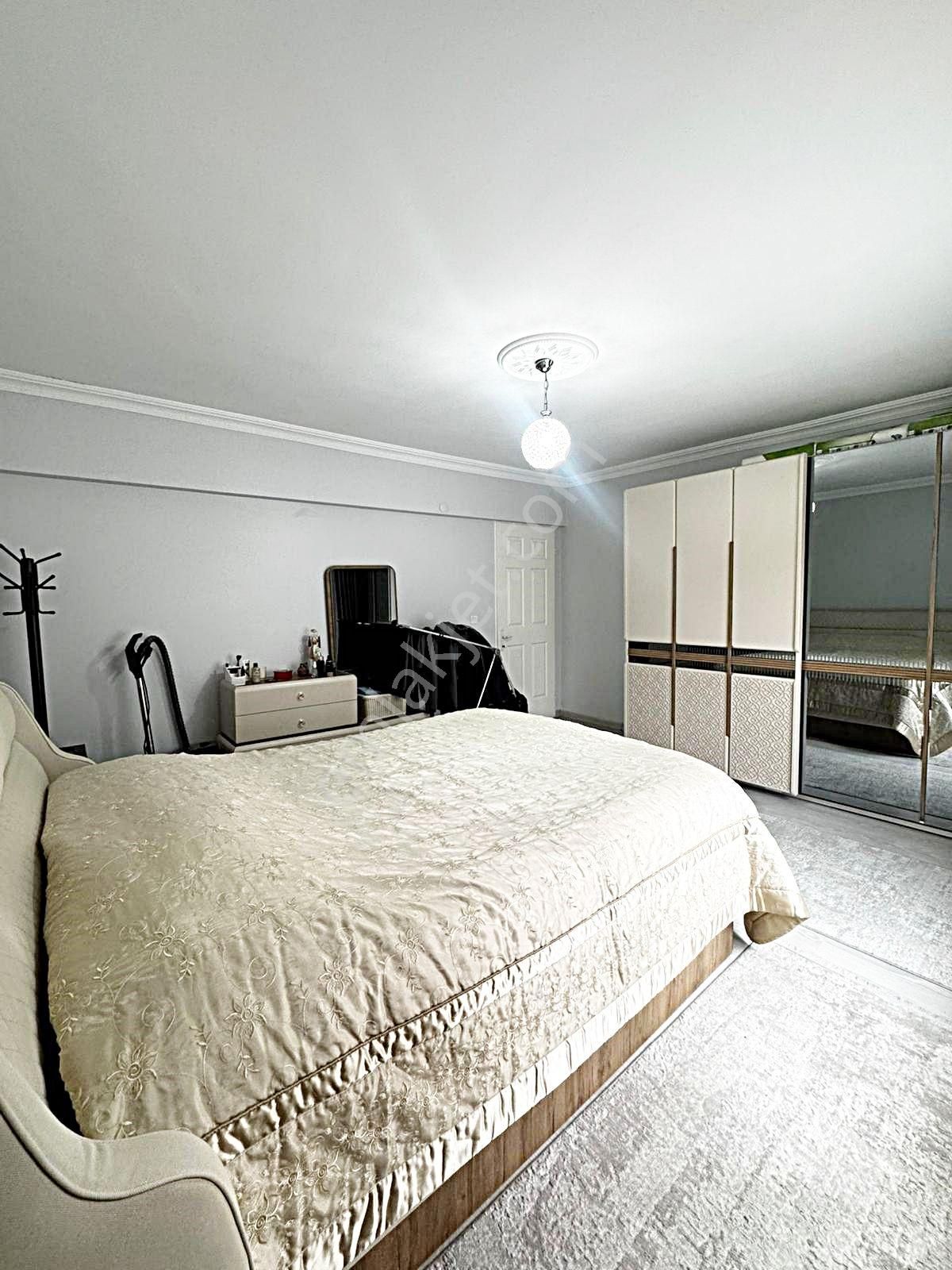 Metrobüse Yakın 150m2 Güvenlikli Site İçinde 3+1 Satılık Daire - Görsel 5