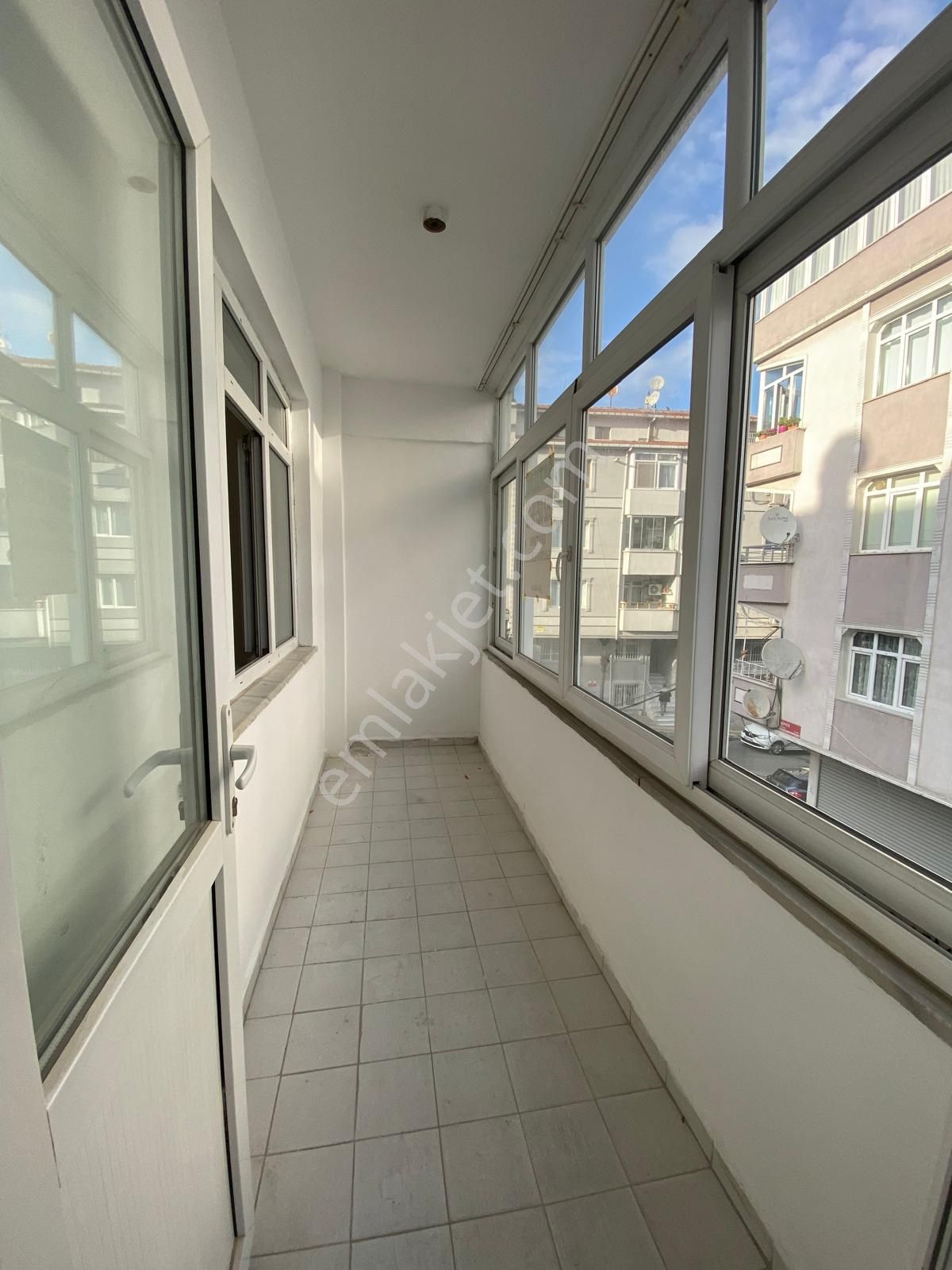 Bağlarbaşi Mahallesinde/ Kamer Sokakta 2+1/75m2/2. Kat Satılık Daire - Görsel 3