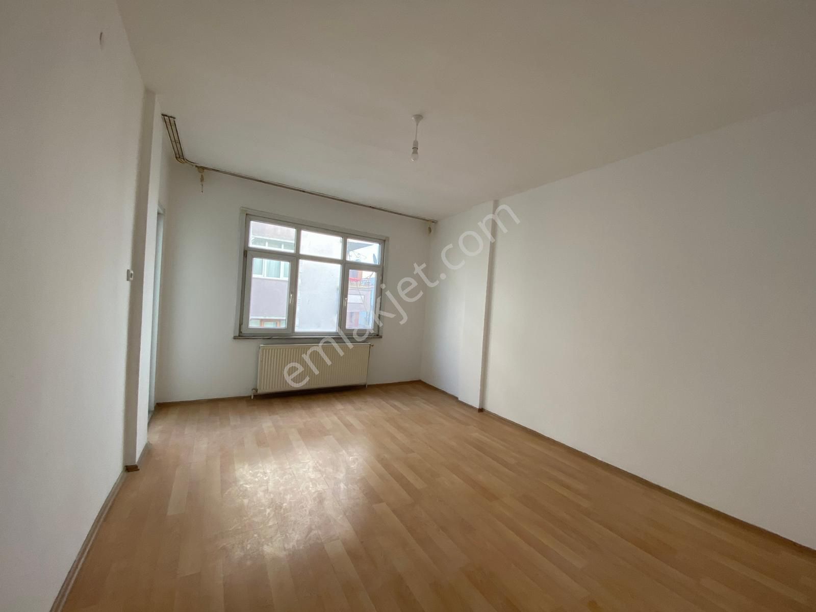 Bağlarbaşi Mahallesinde/ Kamer Sokakta 2+1/75m2/2. Kat Satılık Daire - Görsel 2