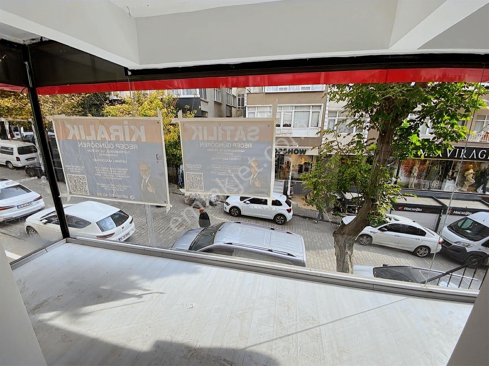 25 Metre Cepheli, Cam Vitrinli, Köşe Konumda Lüks Mağaza - Görsel 16